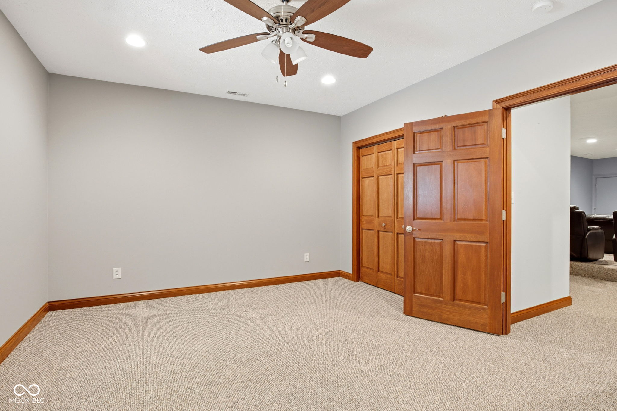 1538 E Grey Feather Trail