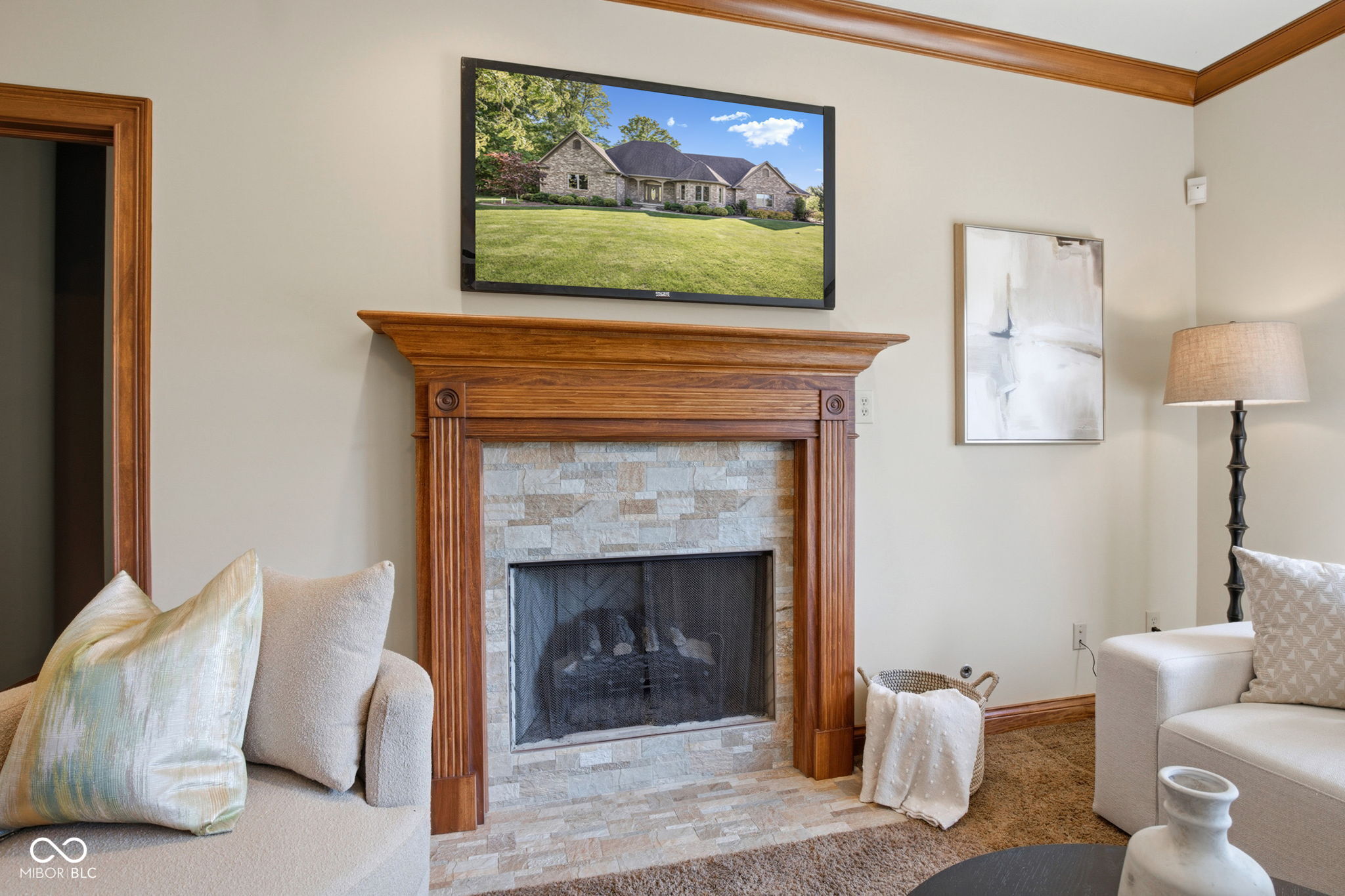 1538 E Grey Feather Trail