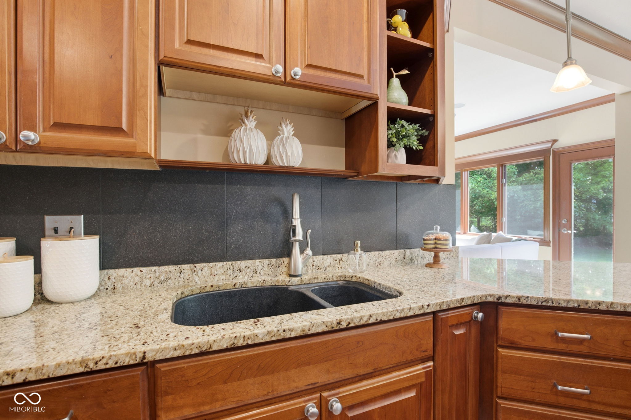 1538 E Grey Feather Trail