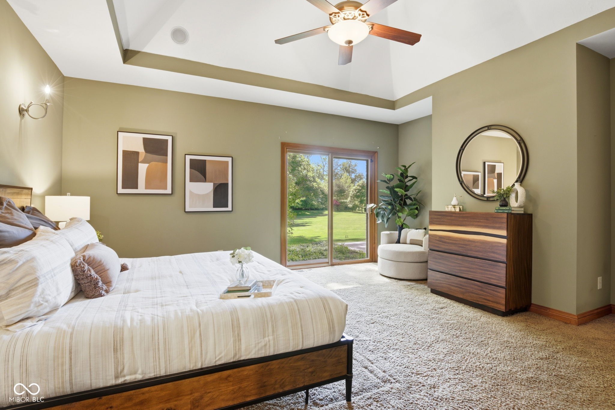 1538 E Grey Feather Trail