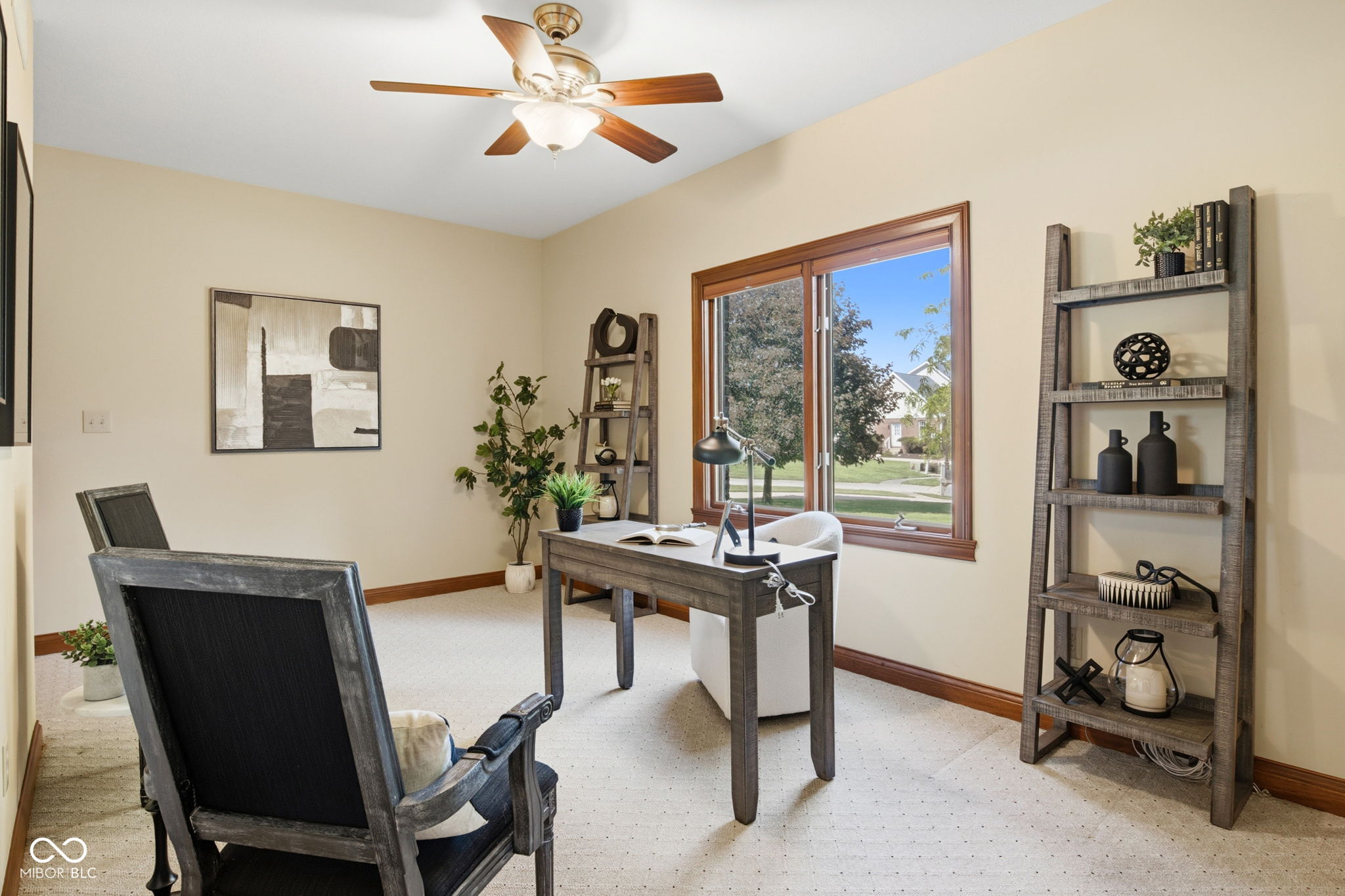 1538 E Grey Feather Trail