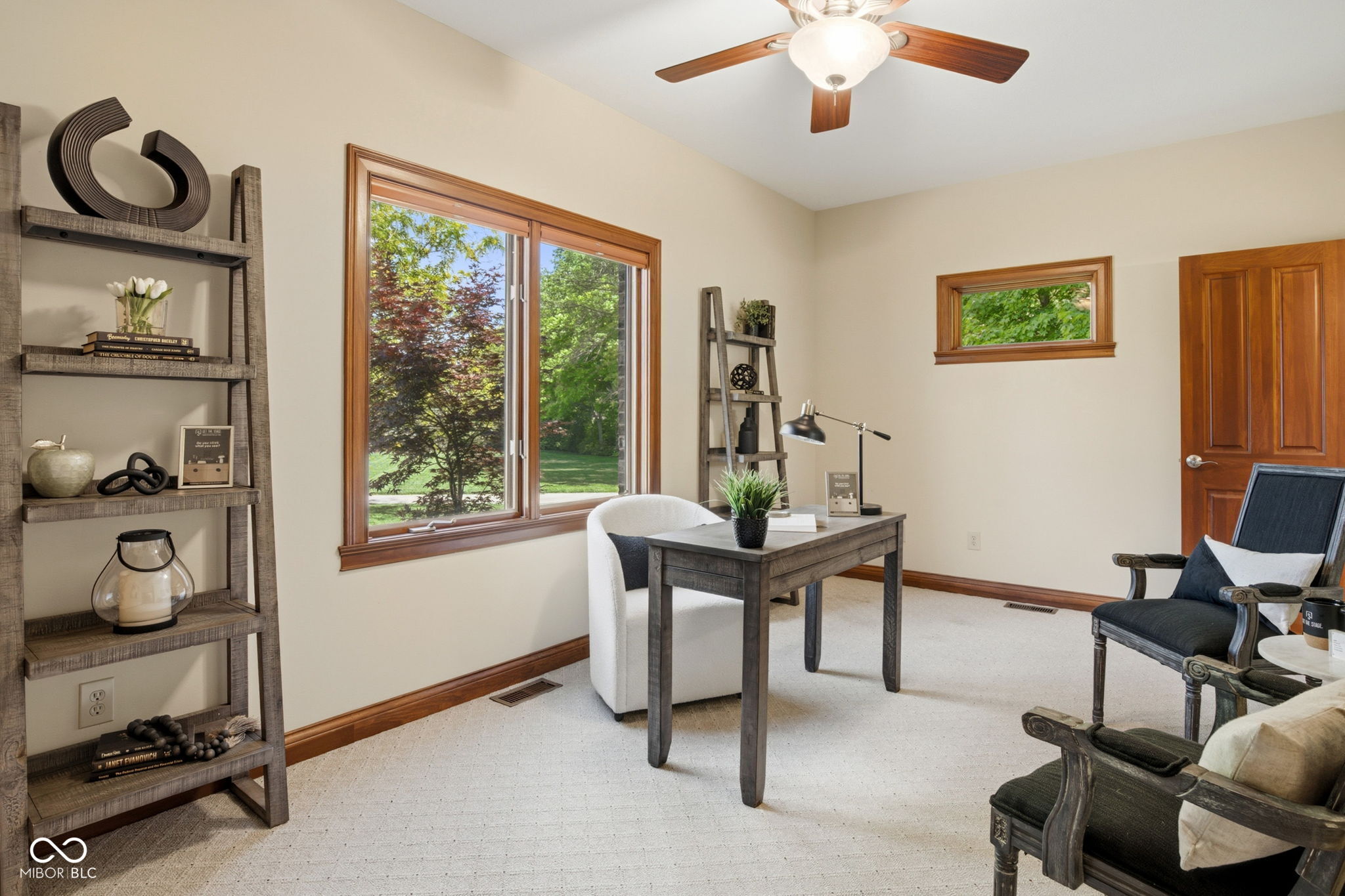 1538 E Grey Feather Trail