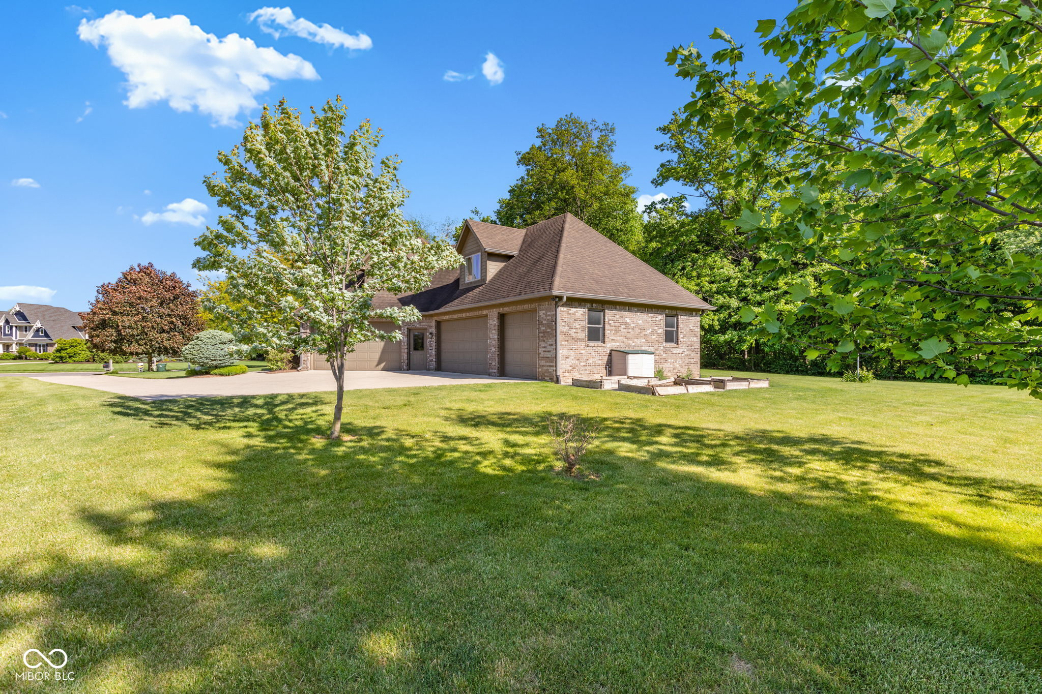 1538 E Grey Feather Trail