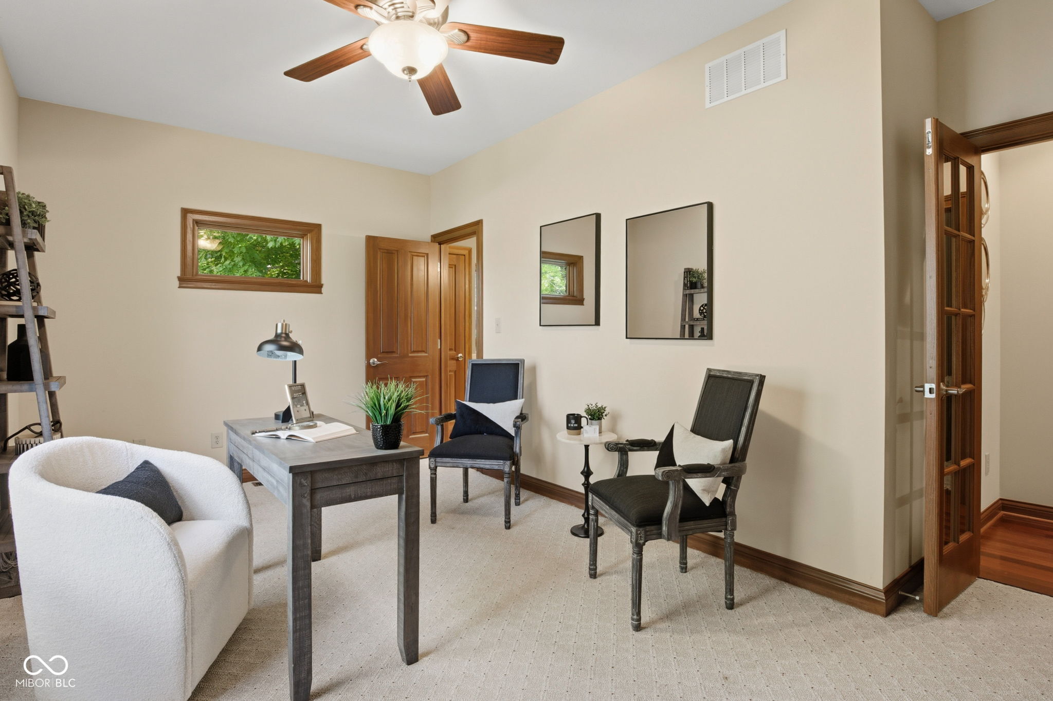 1538 E Grey Feather Trail