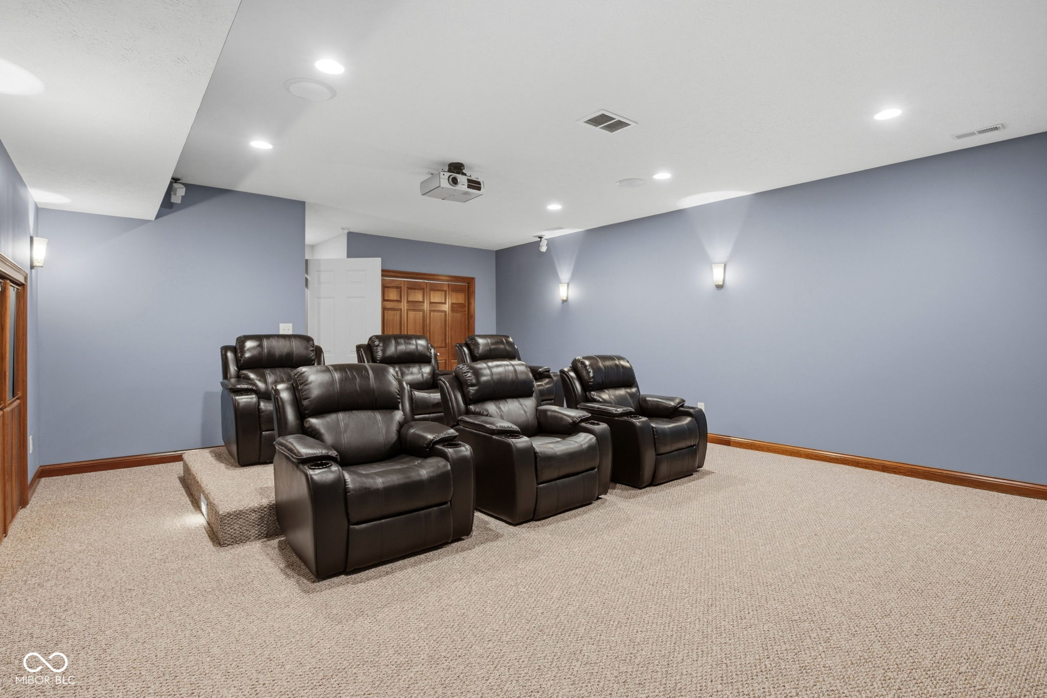 1538 E Grey Feather Trail