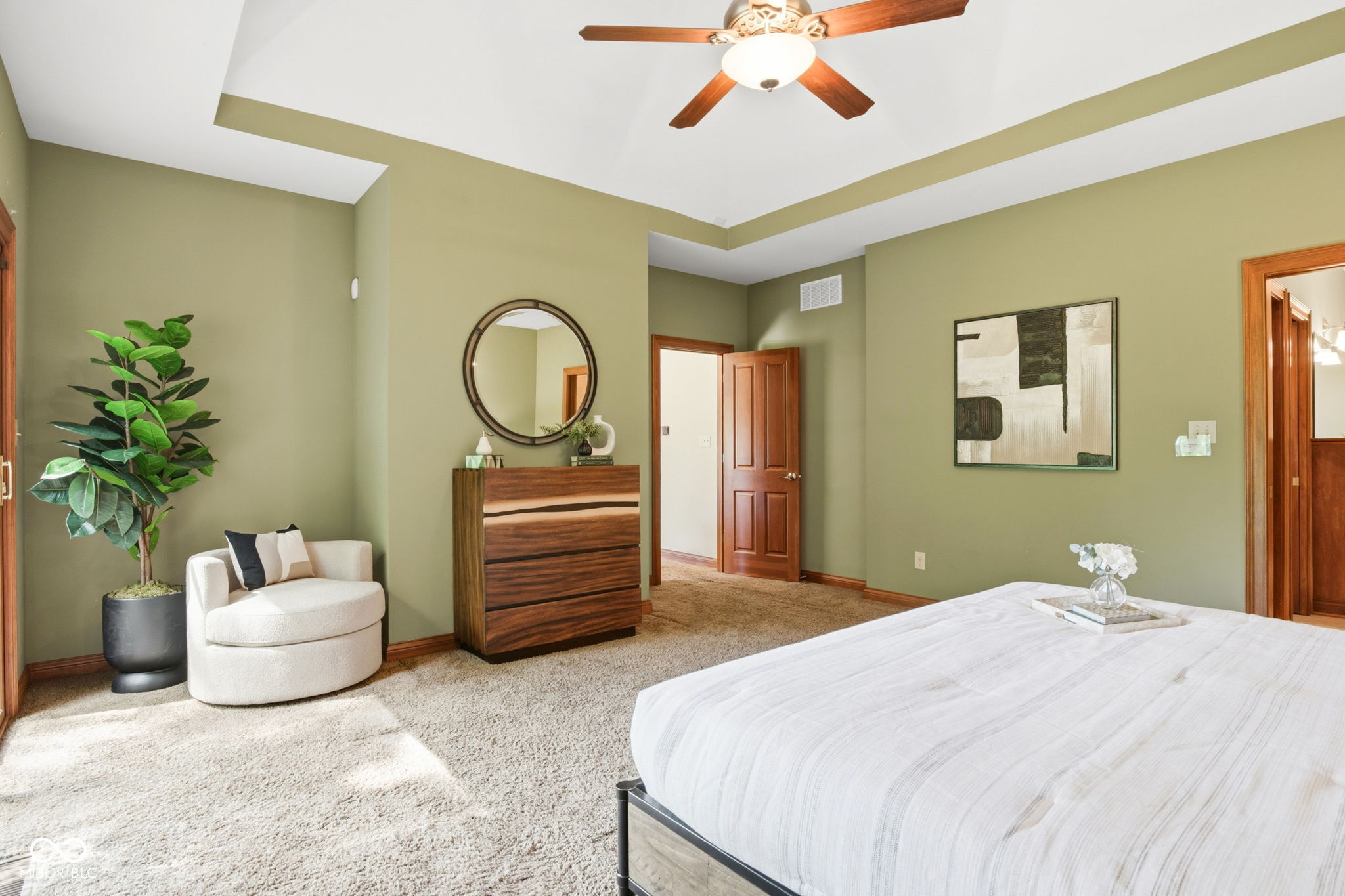 1538 E Grey Feather Trail