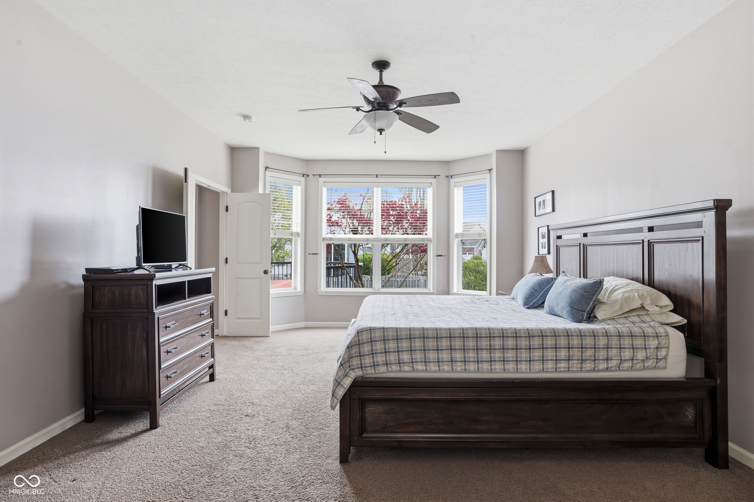 6093 Mountain Hawk Drive