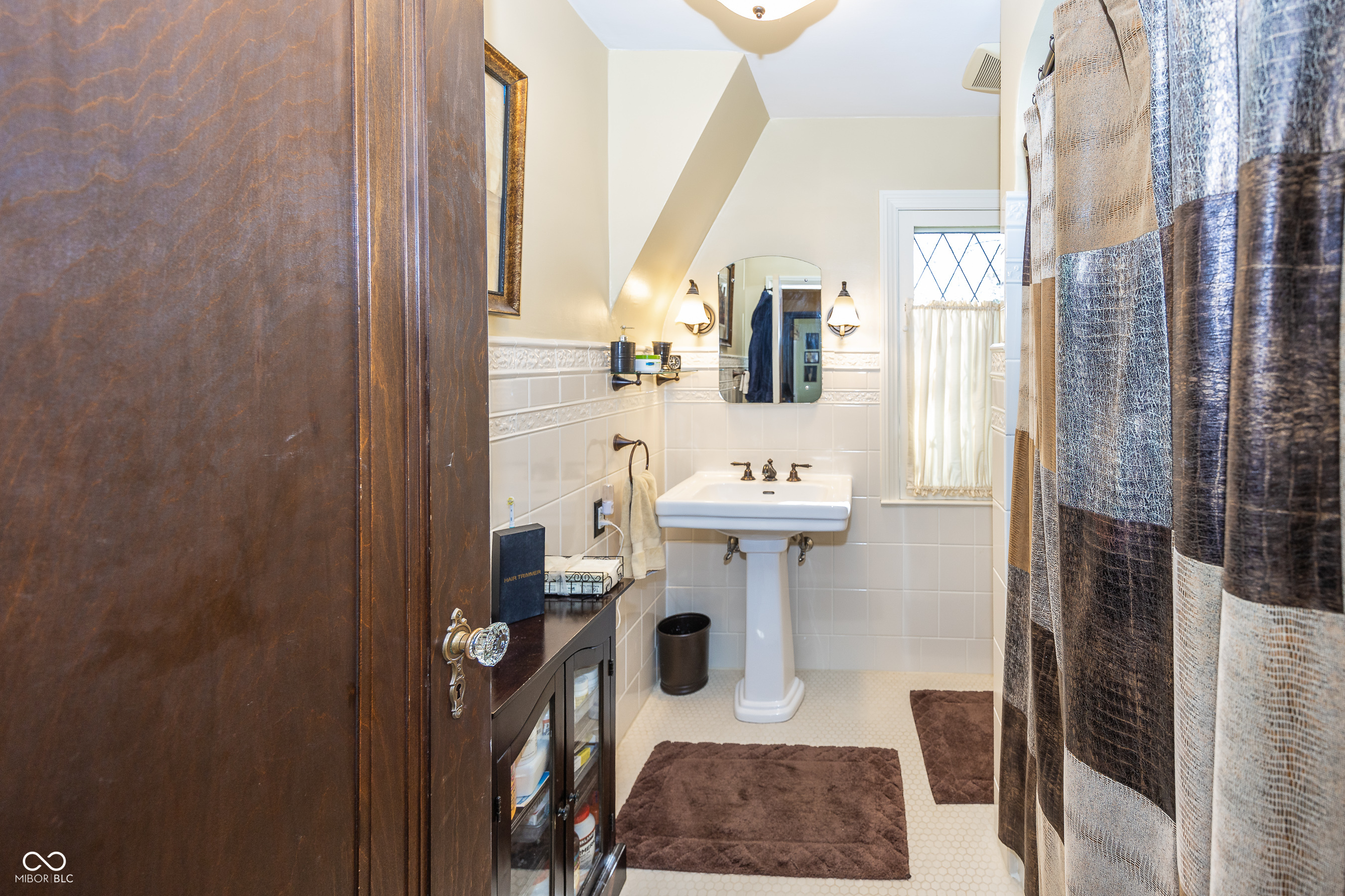 5720 Carrollton Avenue