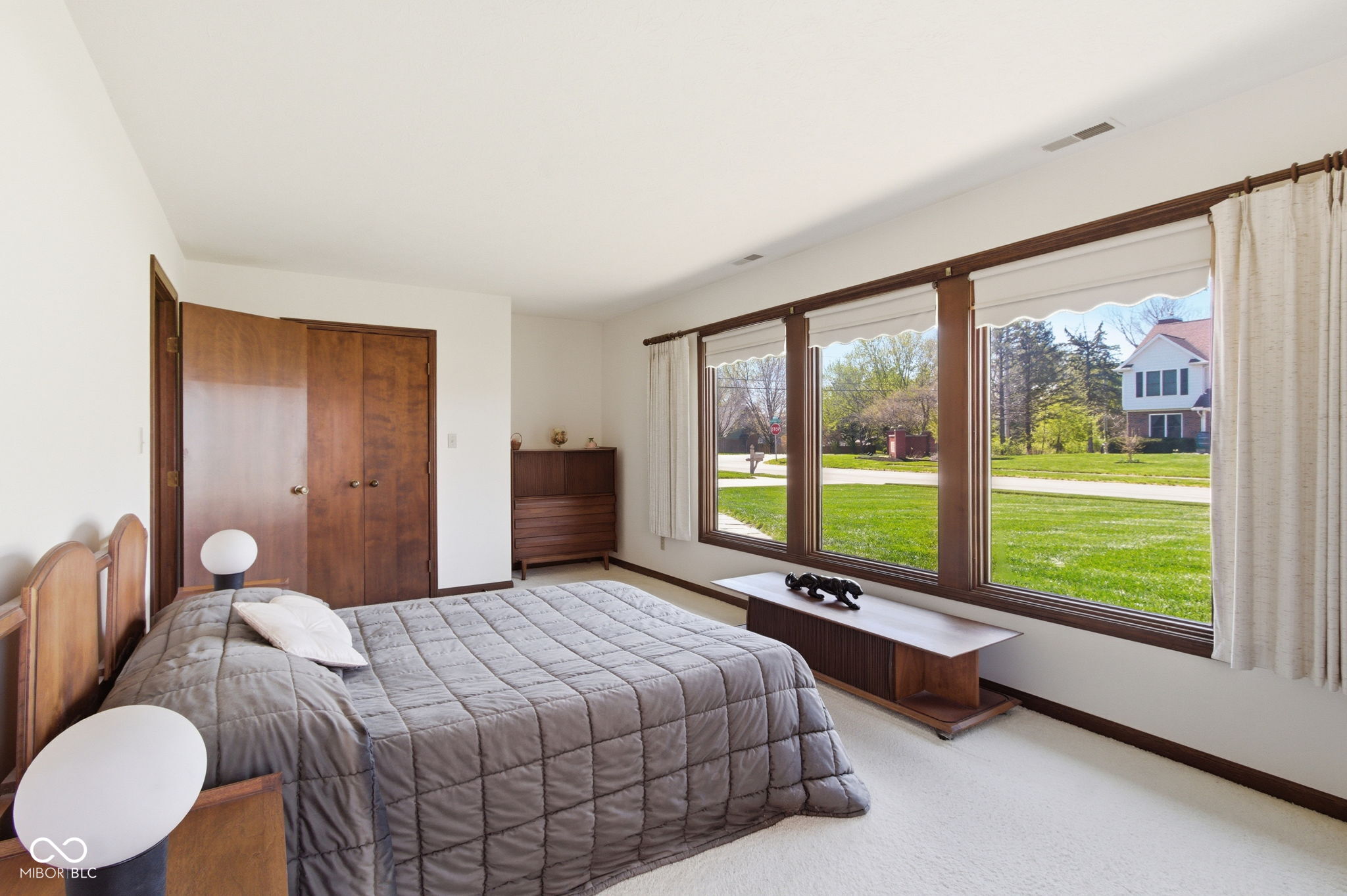 21102 N Banbury Road