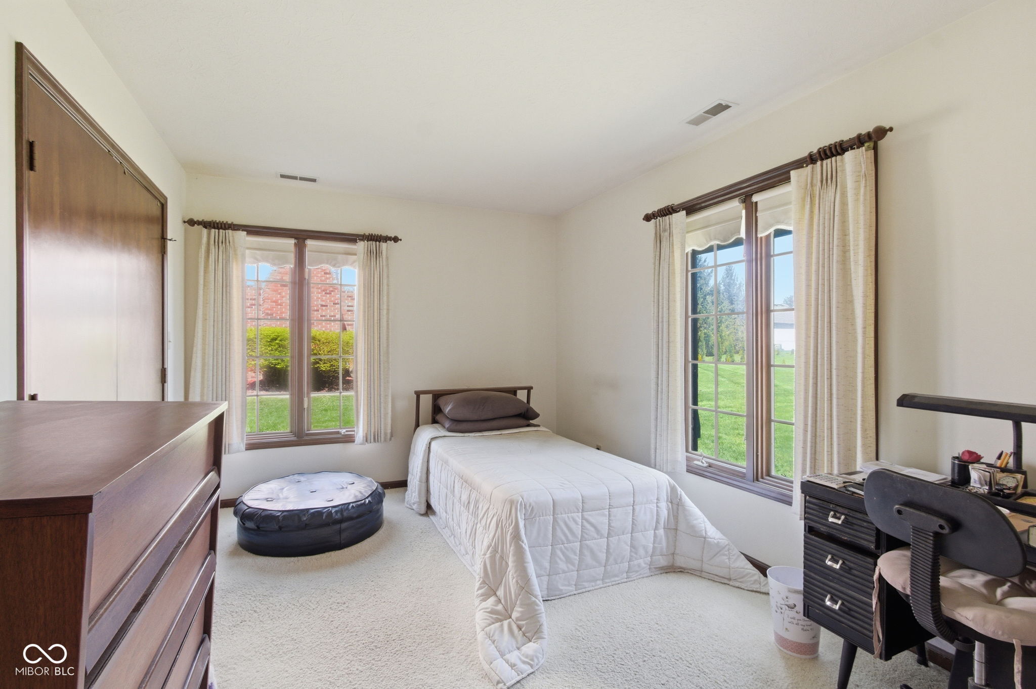 21102 N Banbury Road