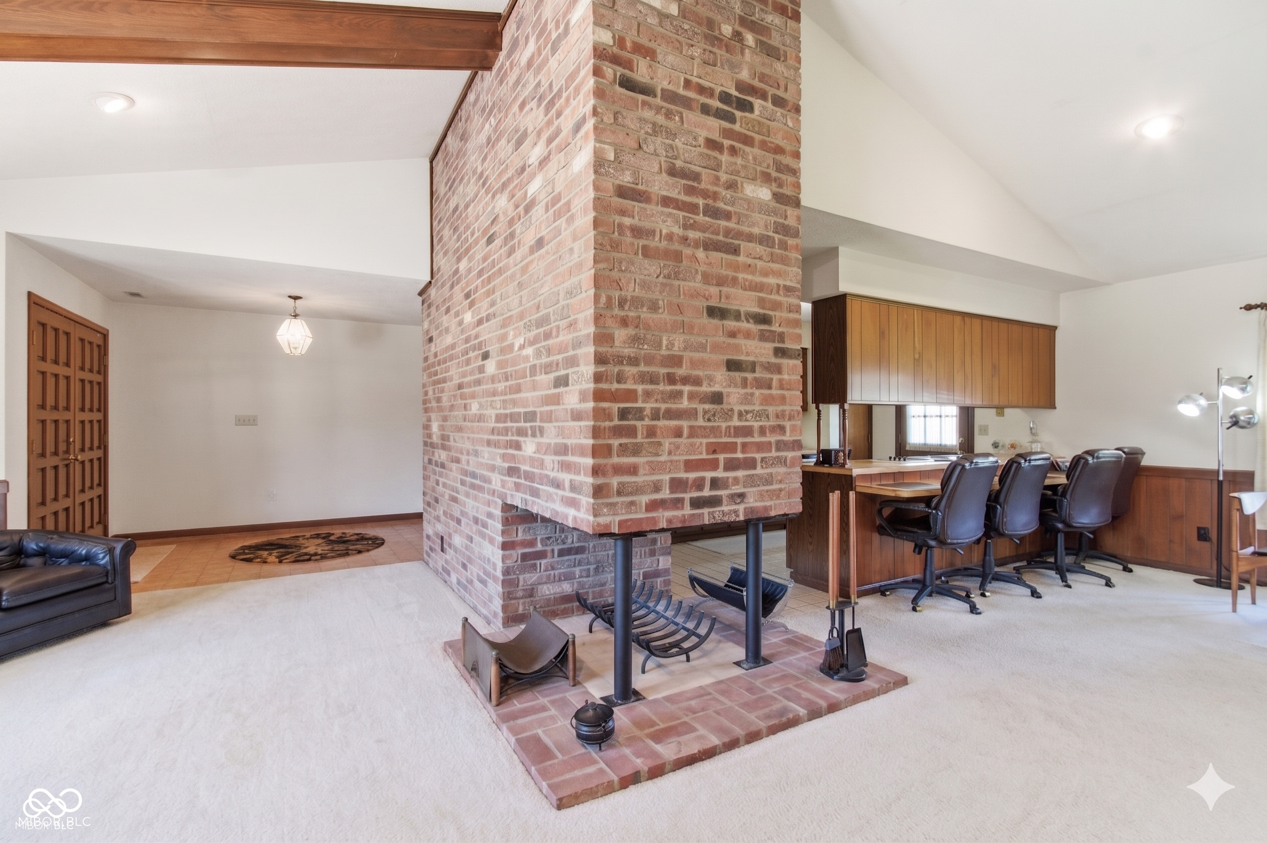 21102 N Banbury Road