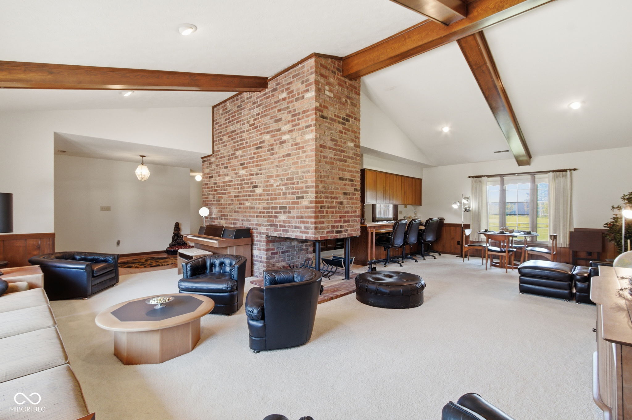 21102 N Banbury Road