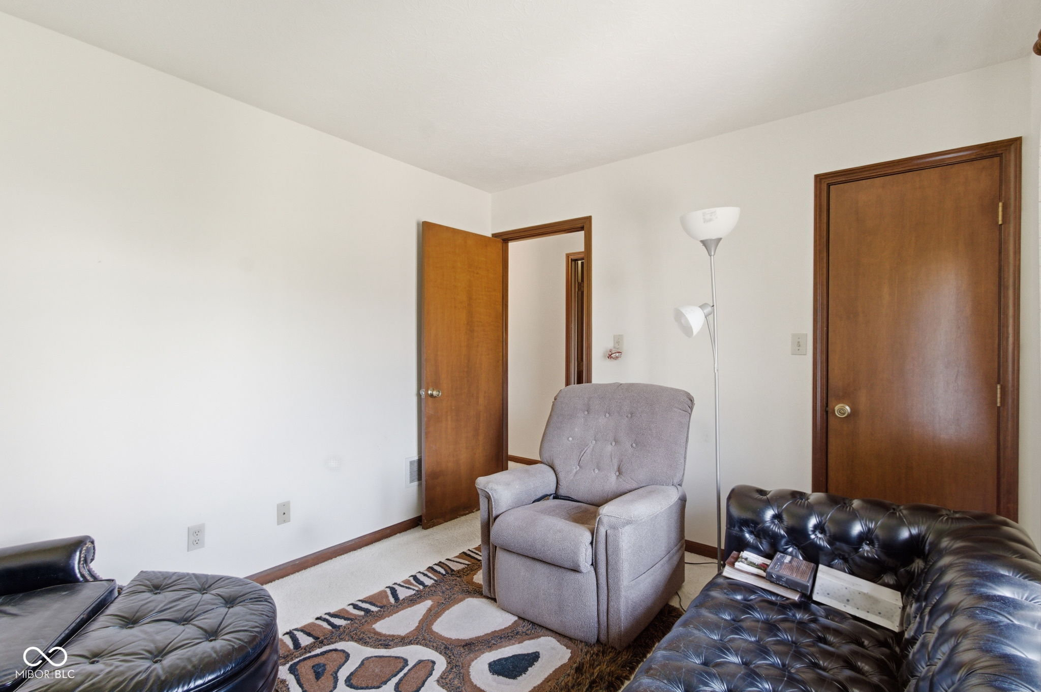 21102 N Banbury Road