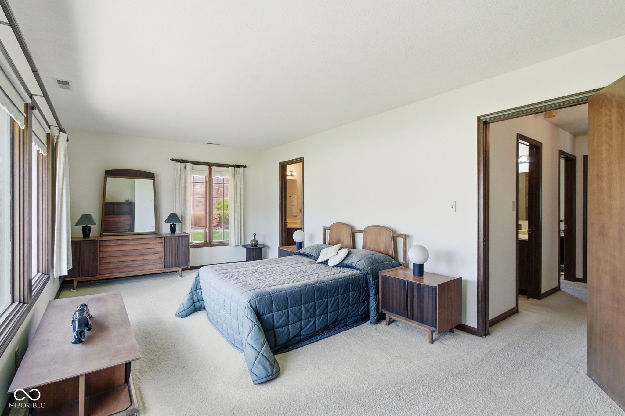 21102 N Banbury Road