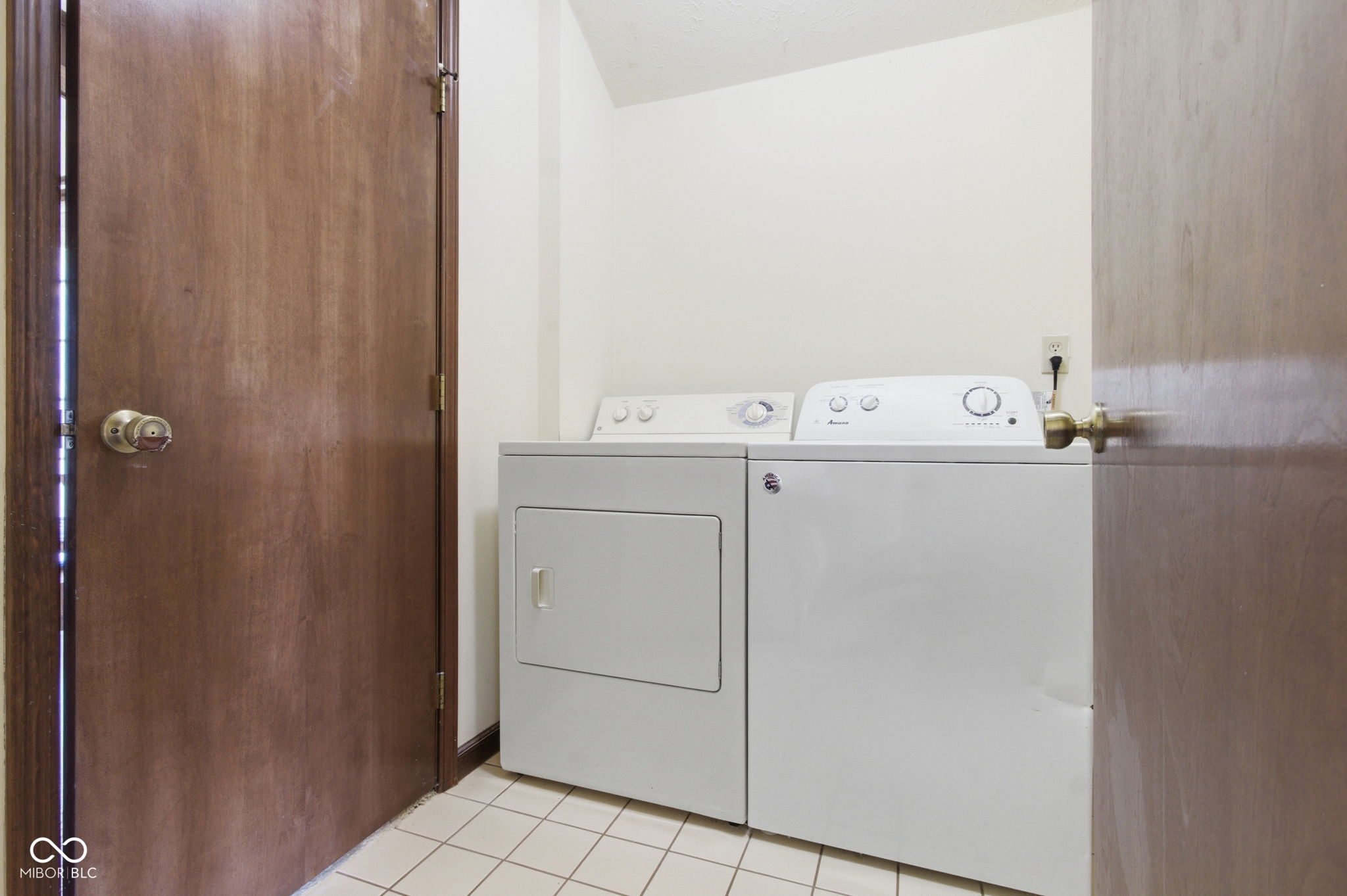 21102 N Banbury Road