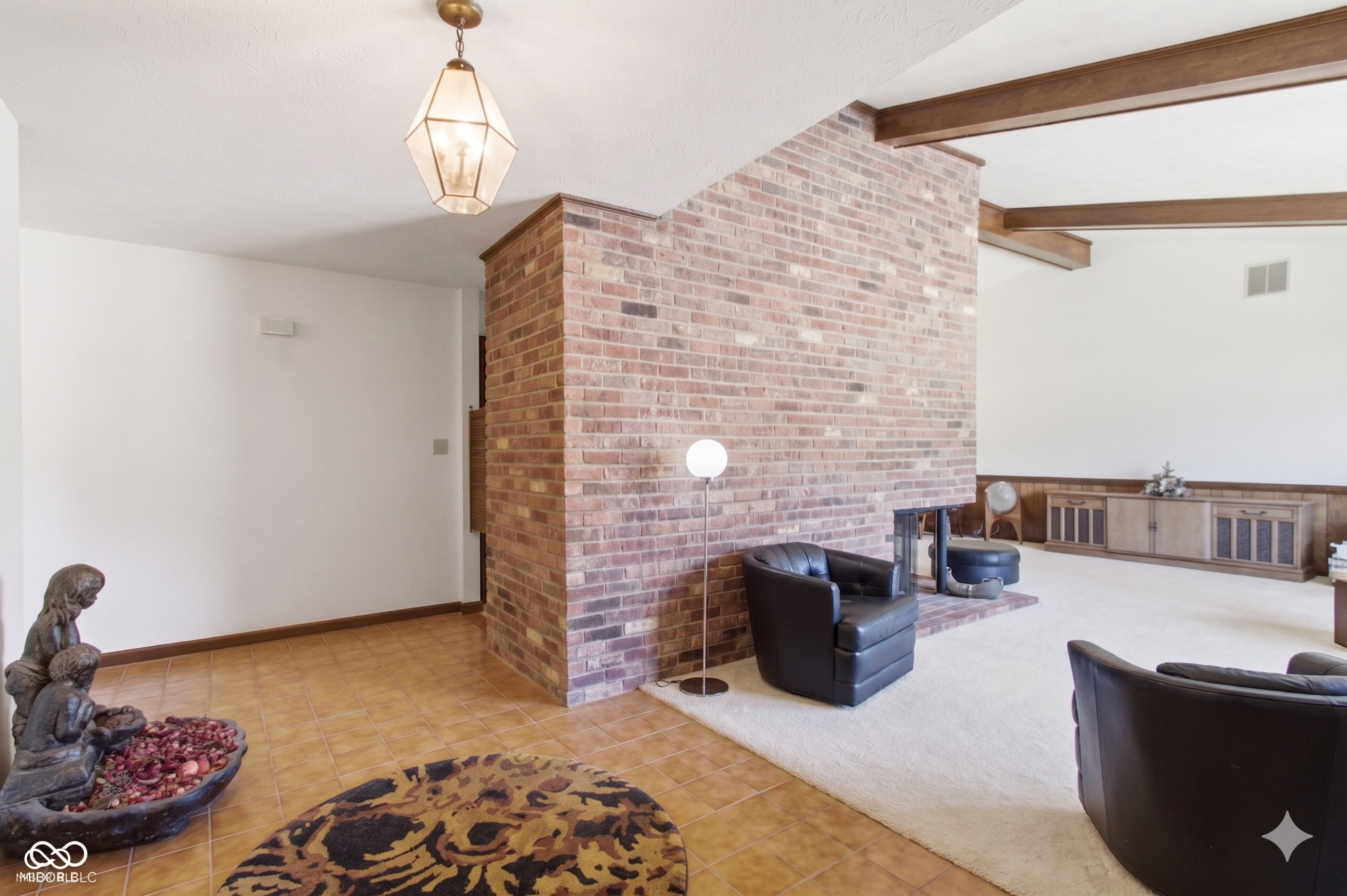 21102 N Banbury Road