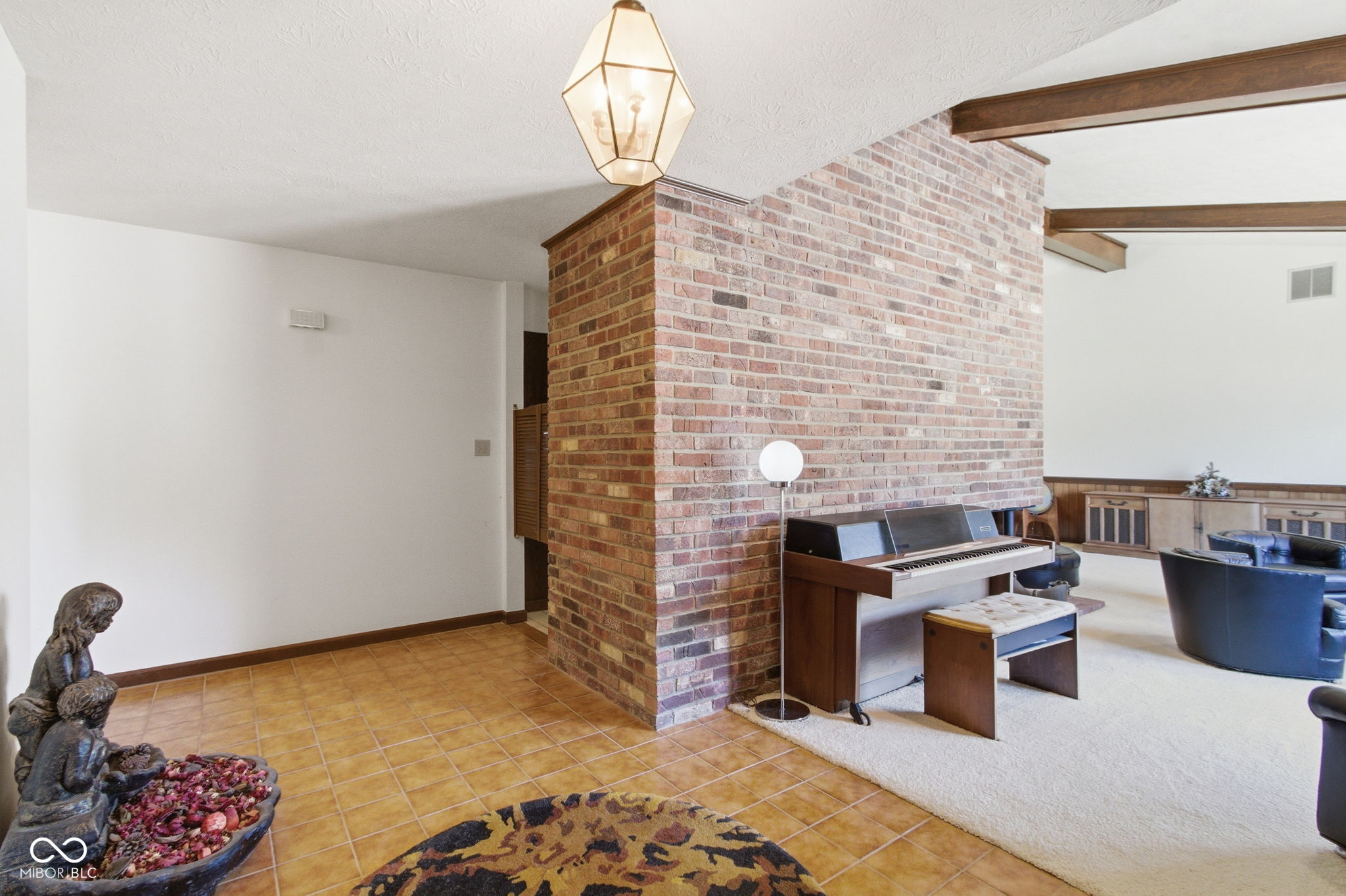 21102 N Banbury Road