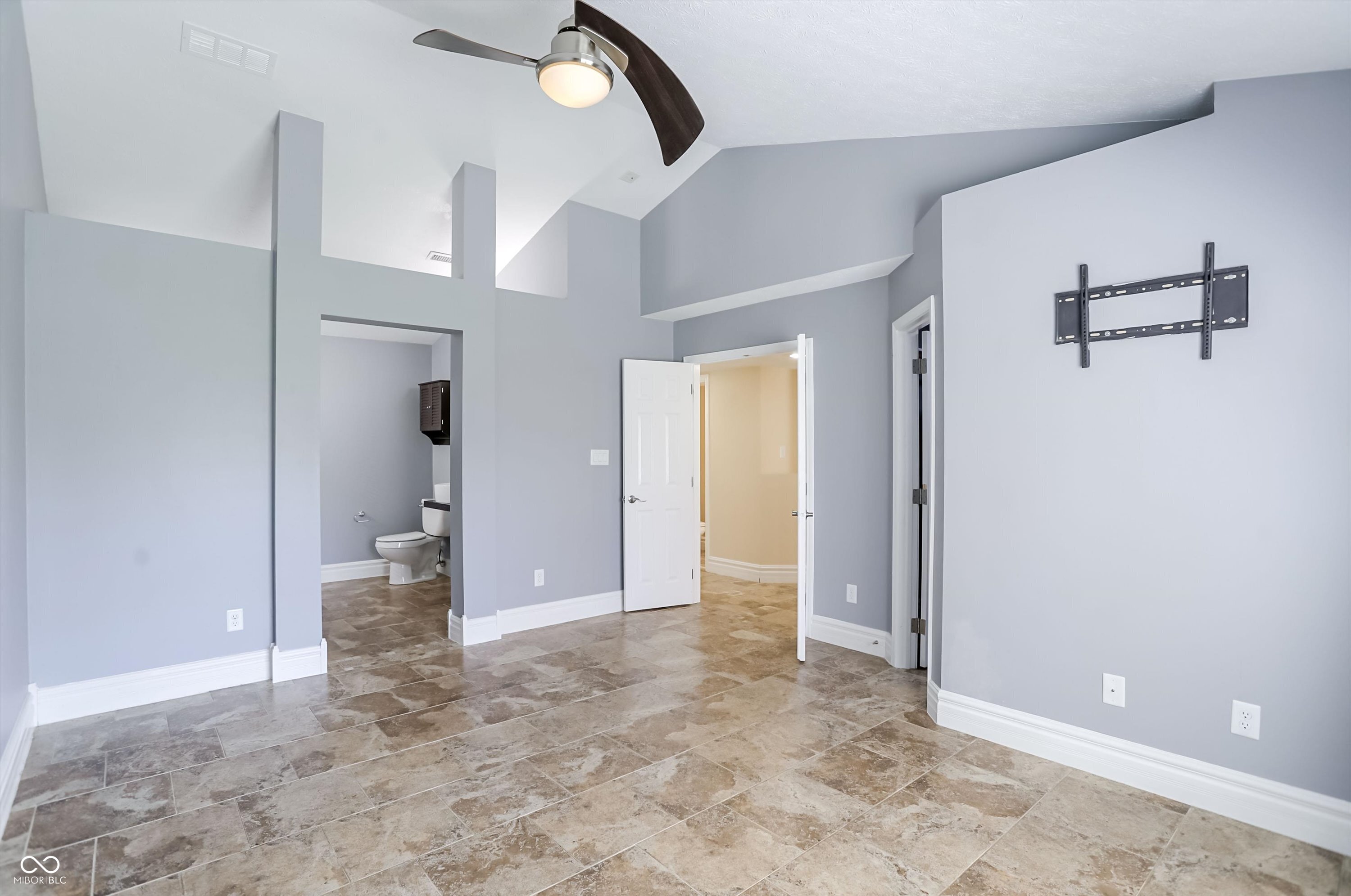9240 Crossing Drive
