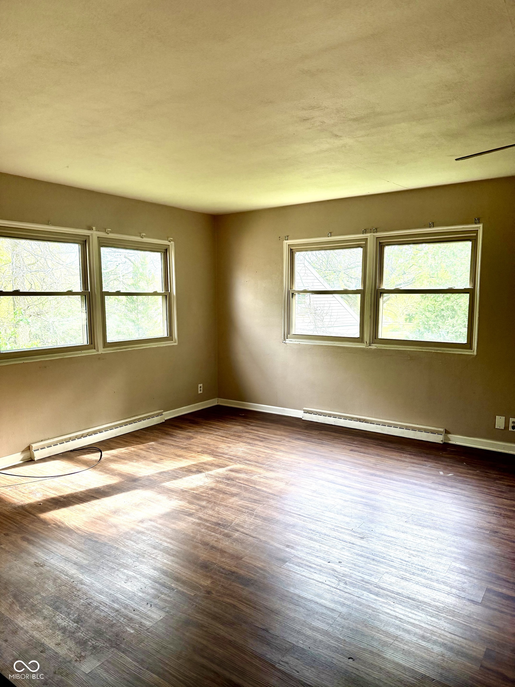 1914 W White River Boulevard