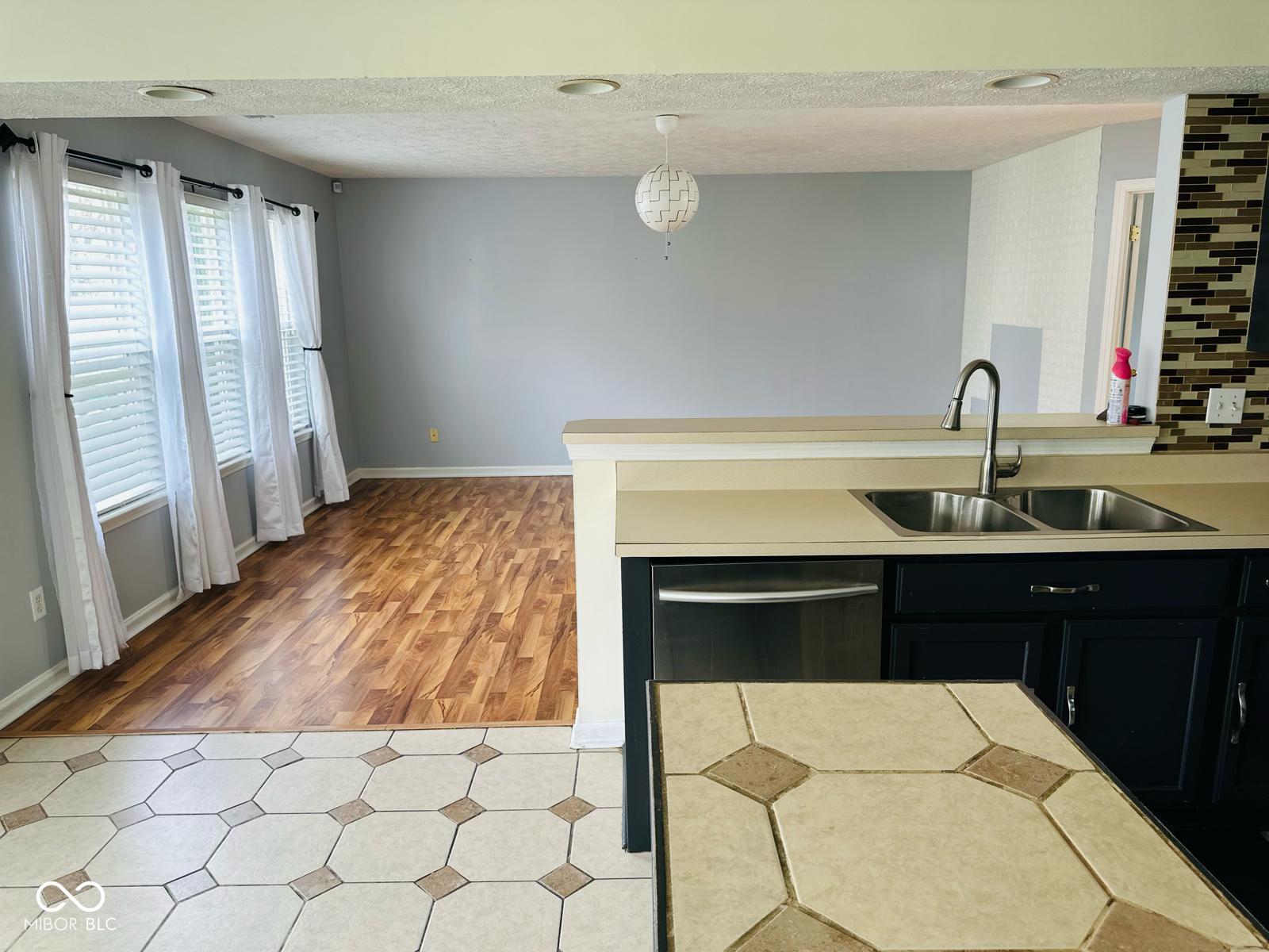 6932 Thousand Oaks Lane