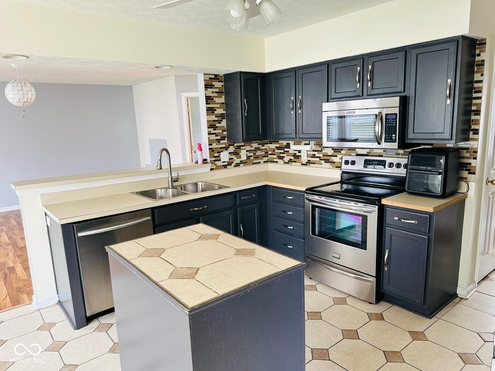 6932 Thousand Oaks Lane