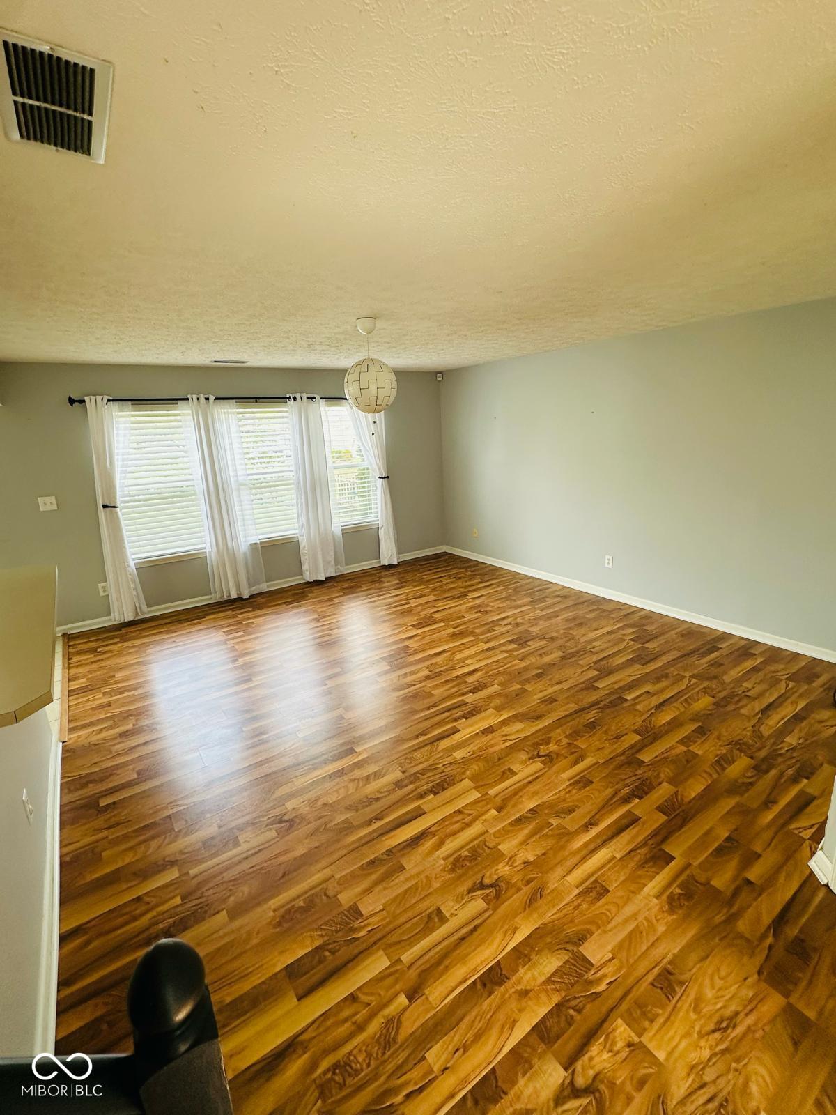 6932 Thousand Oaks Lane