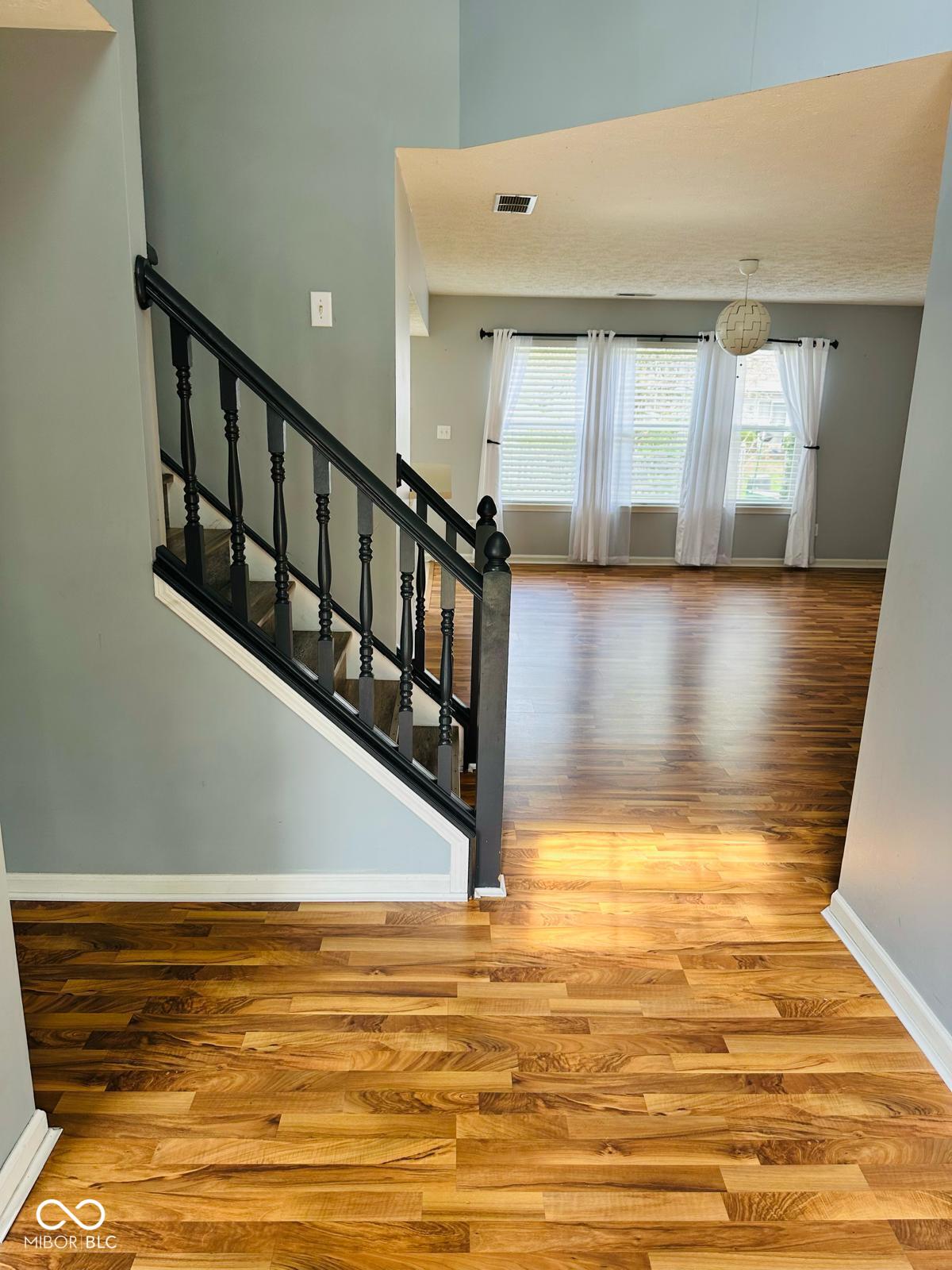 6932 Thousand Oaks Lane