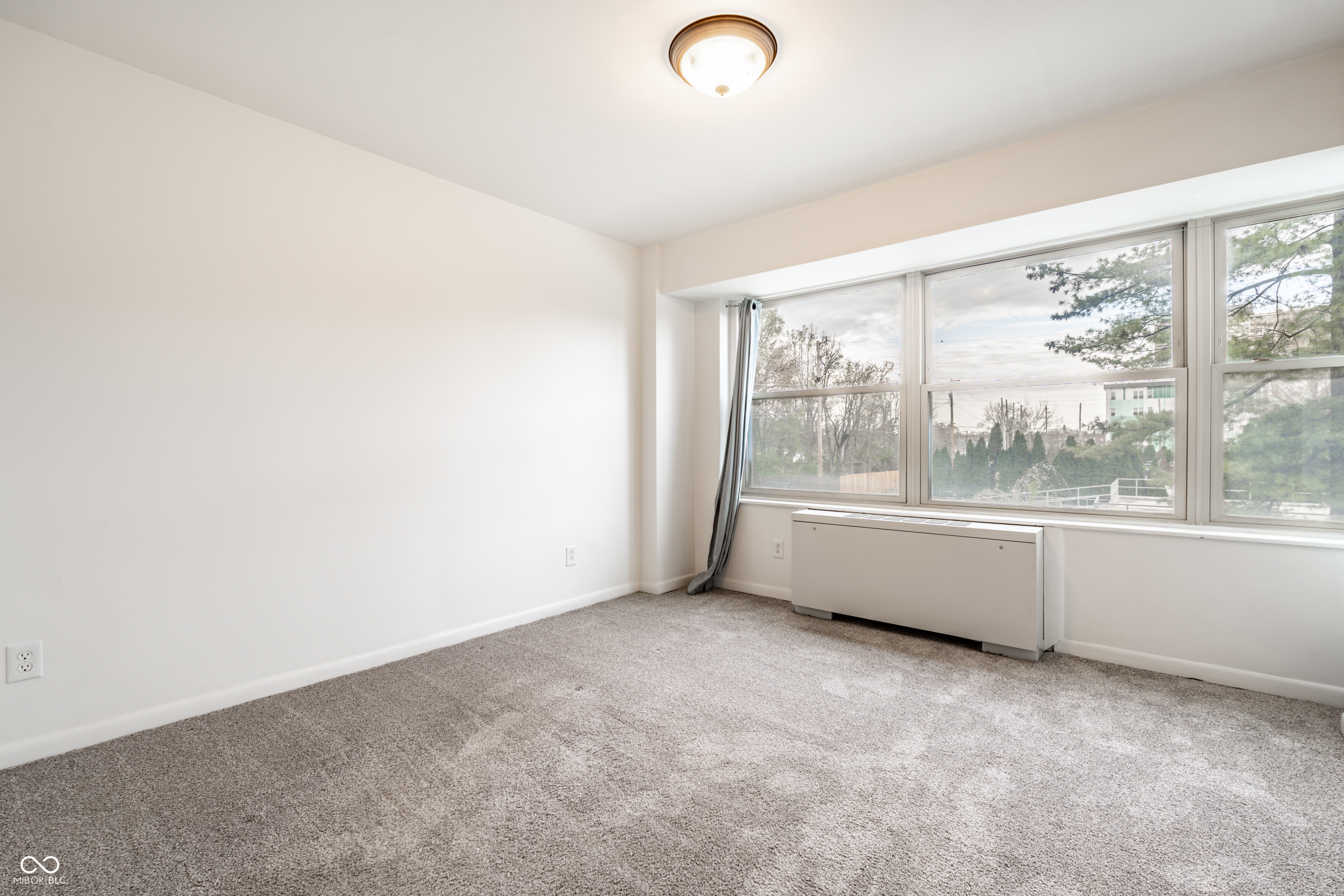 3965 N Meridian Street Unit: APT 2J