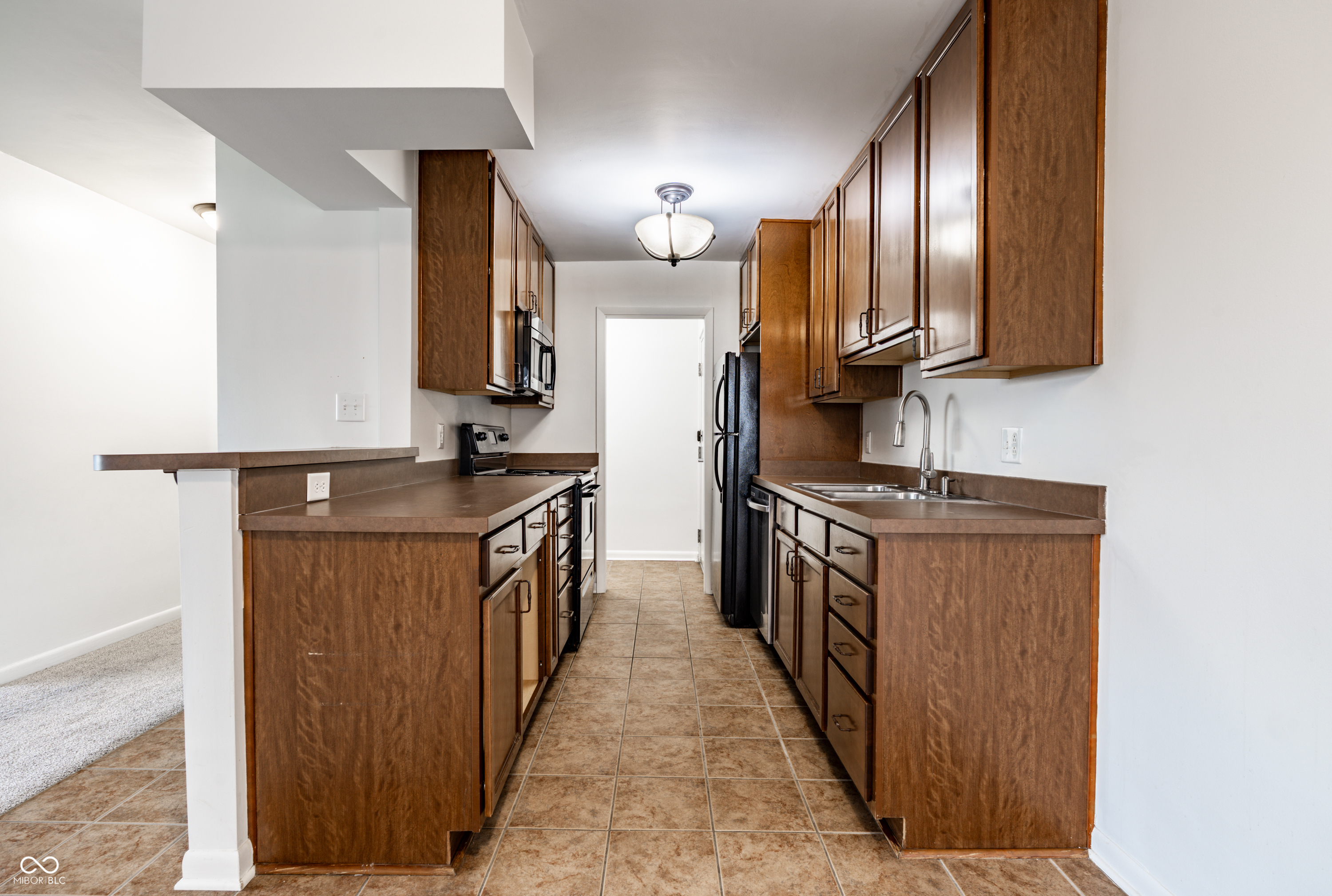 3965 N Meridian Street Unit: APT 2J