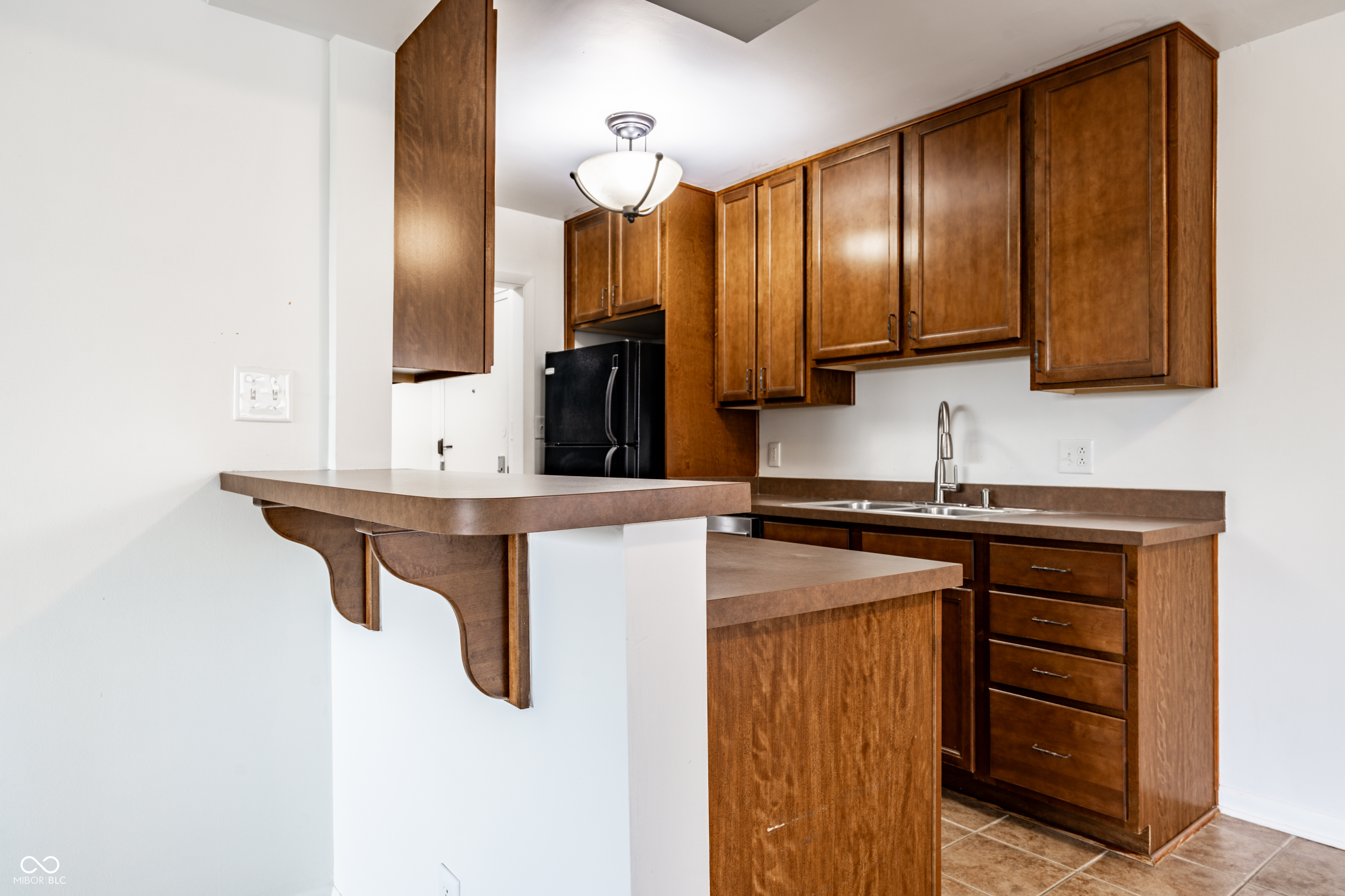 3965 N Meridian Street Unit: APT 2J