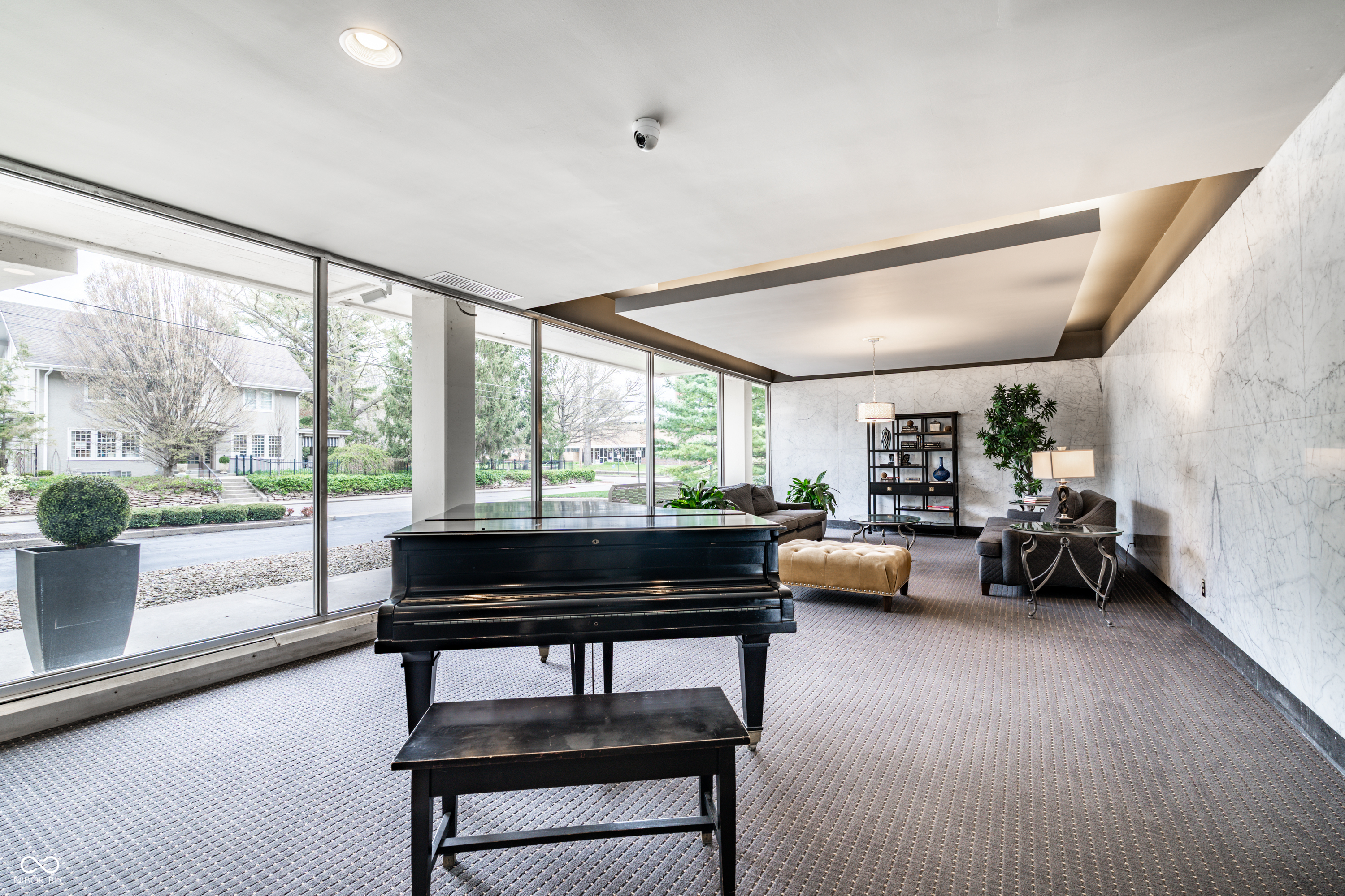3965 N Meridian Street Unit: APT 2J