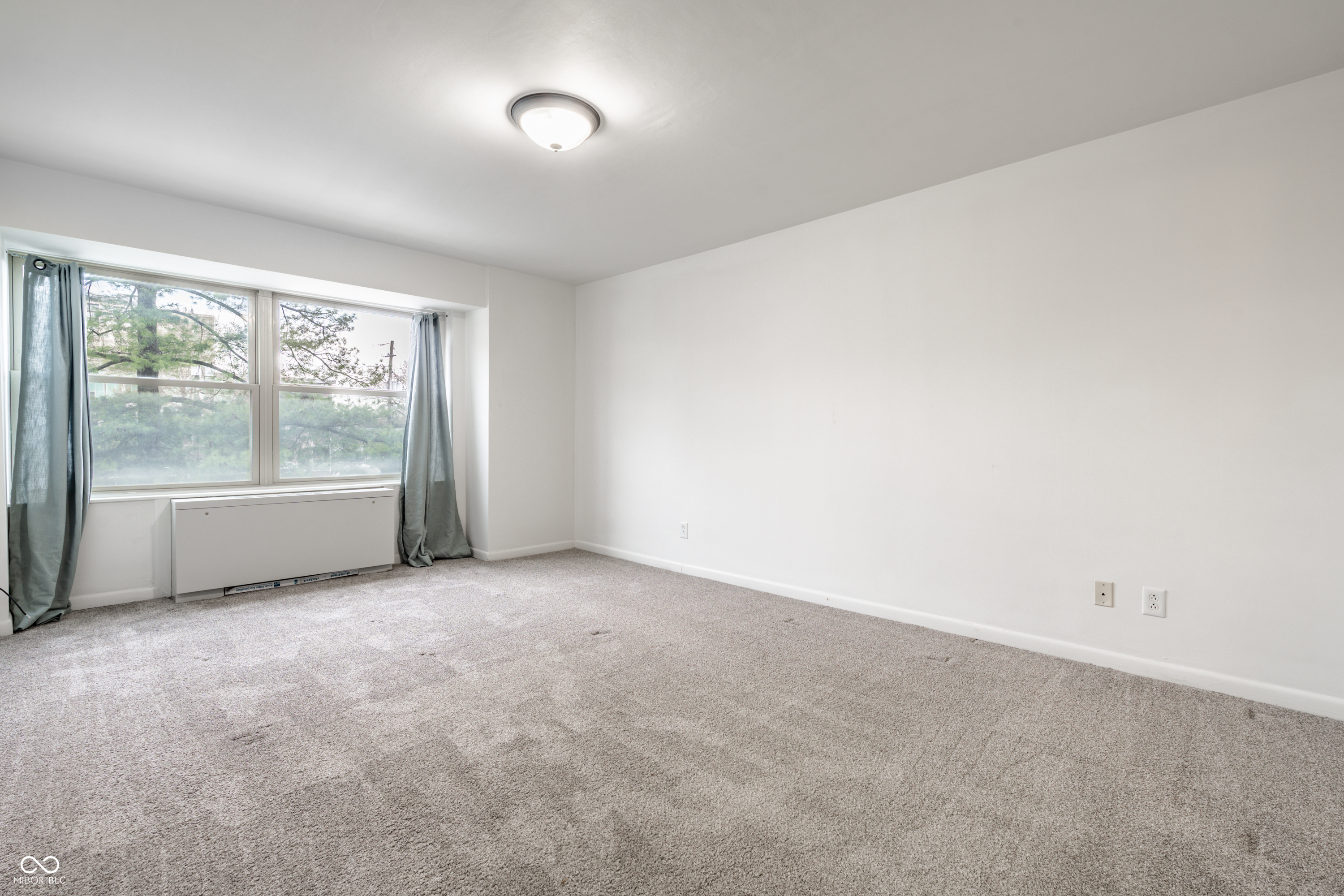 3965 N Meridian Street Unit: APT 2J