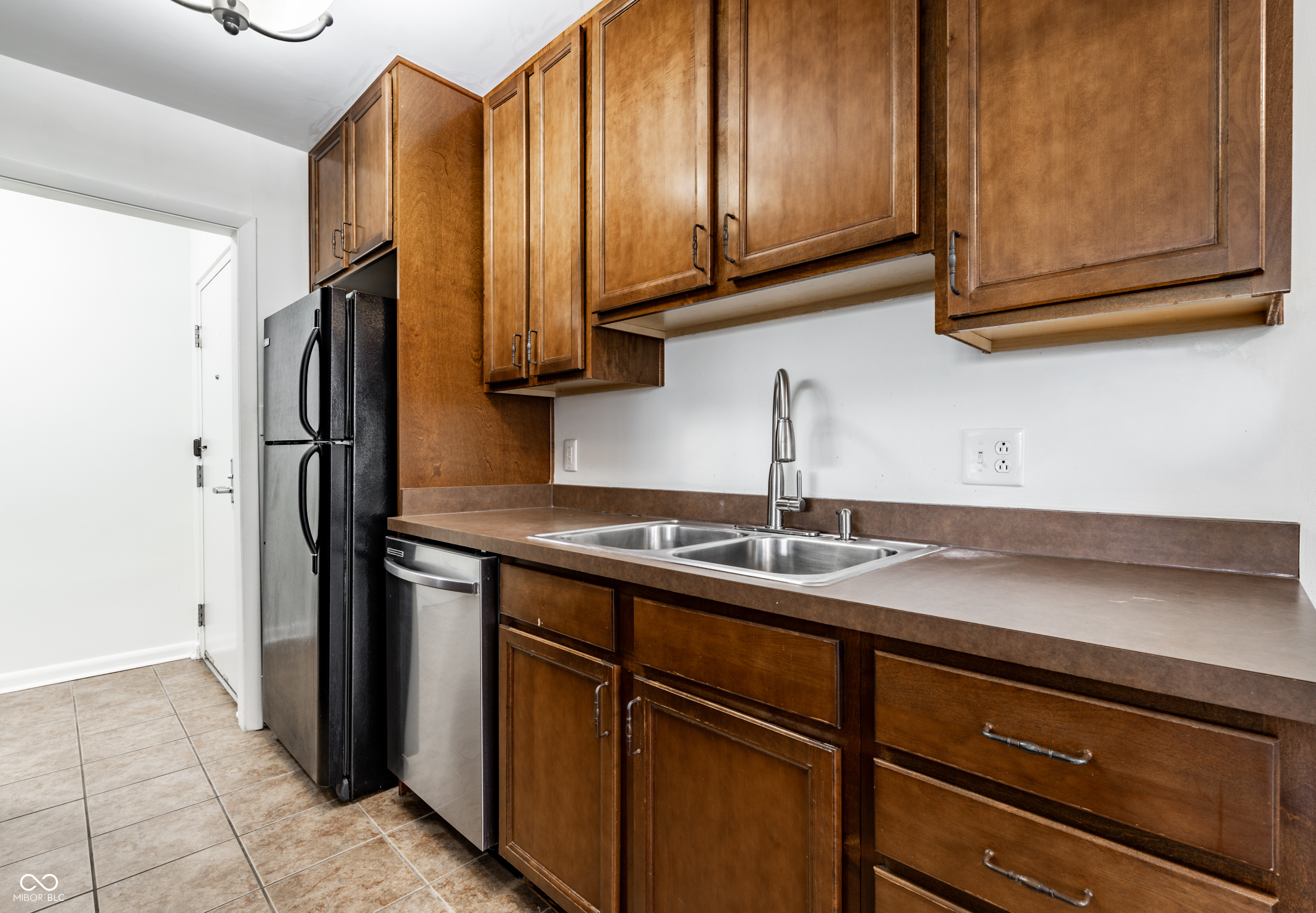 3965 N Meridian Street Unit: APT 2J