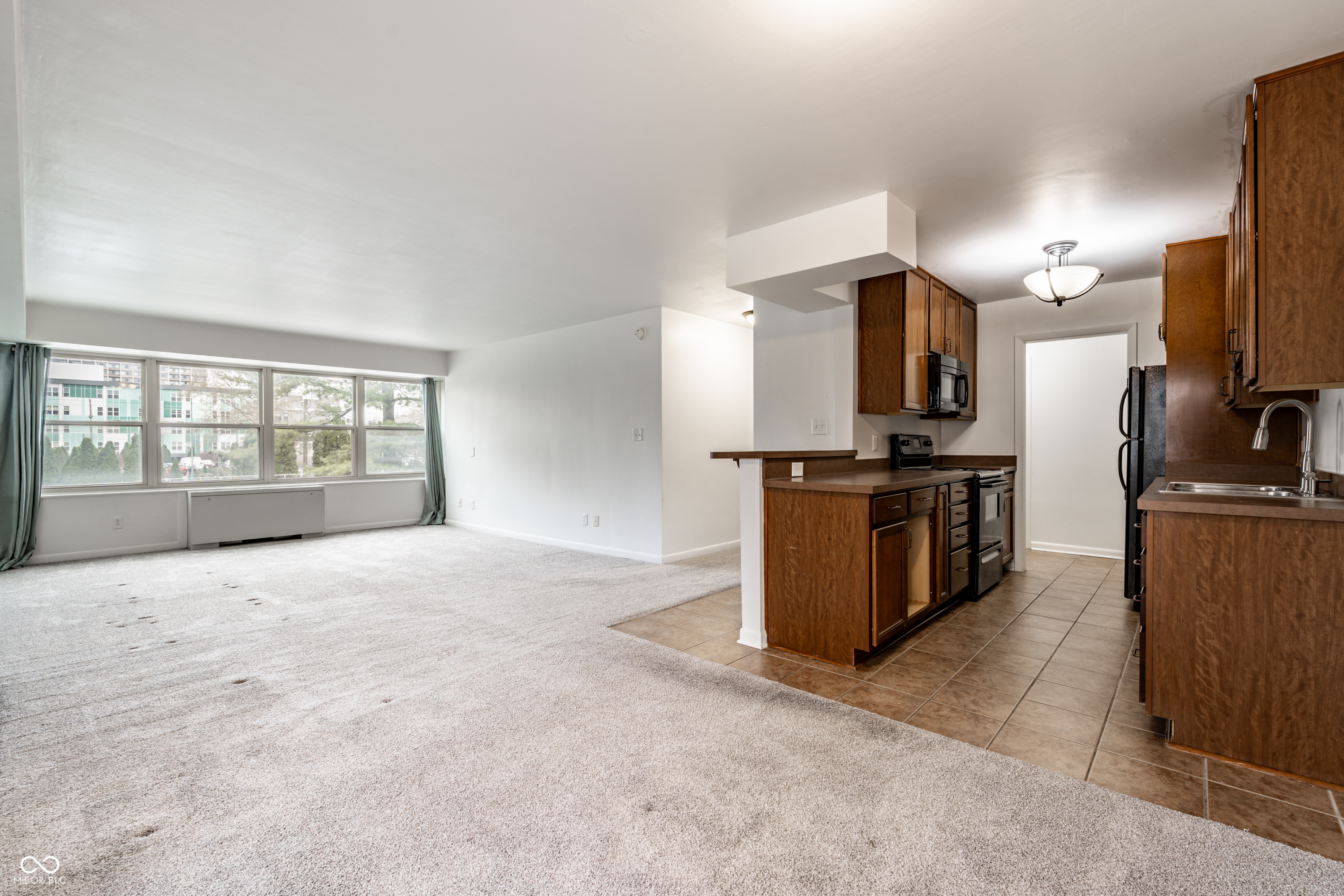 3965 N Meridian Street Unit: APT 2J