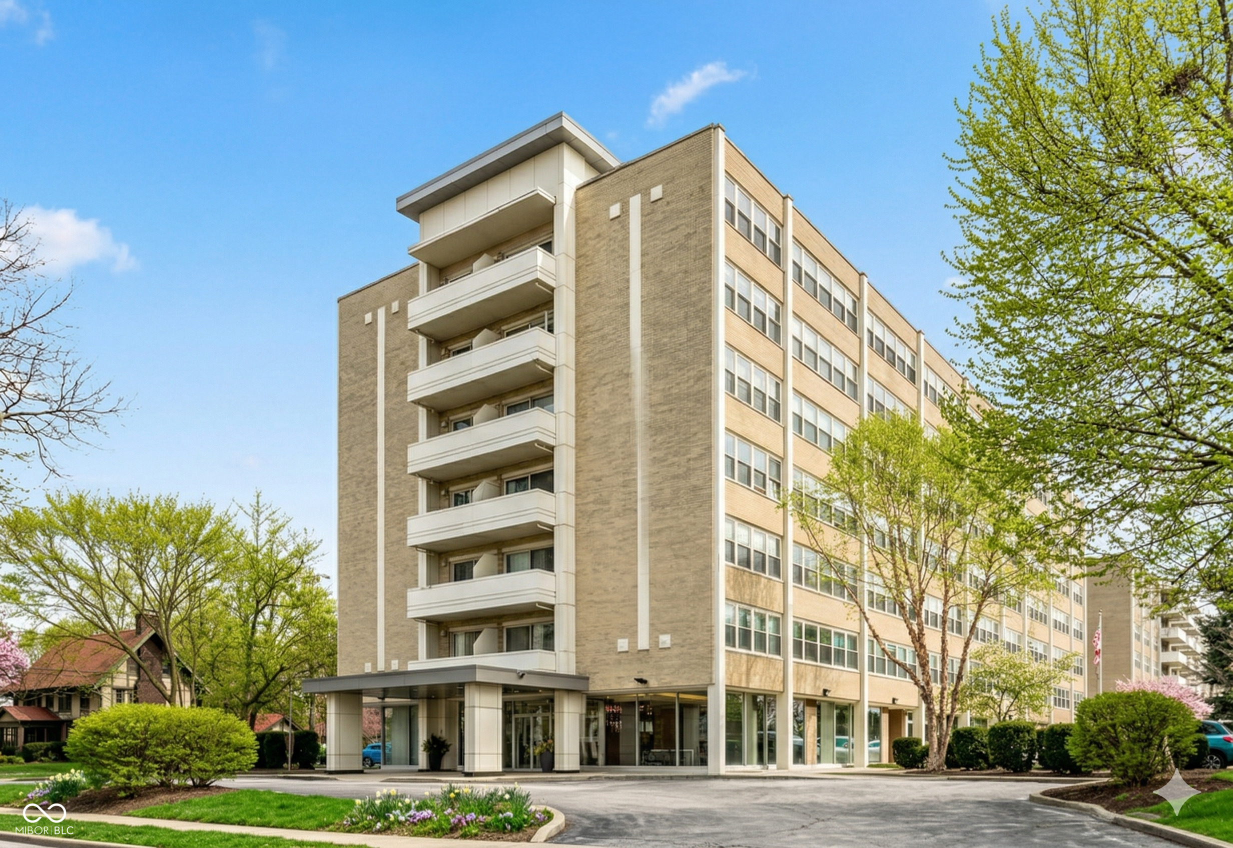 3965 N Meridian Street Unit: APT 2J