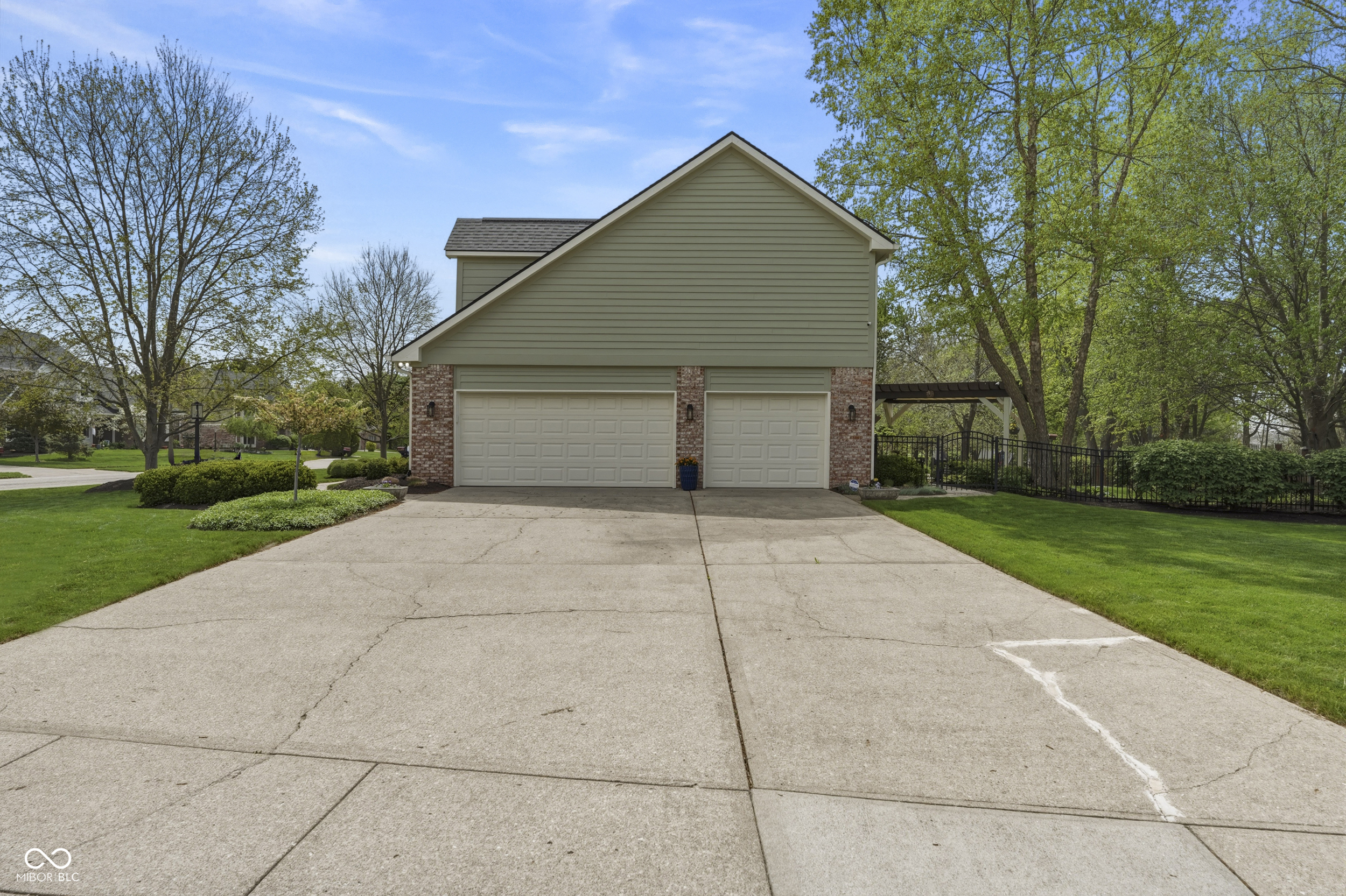 13777 Smokey Hollow Court