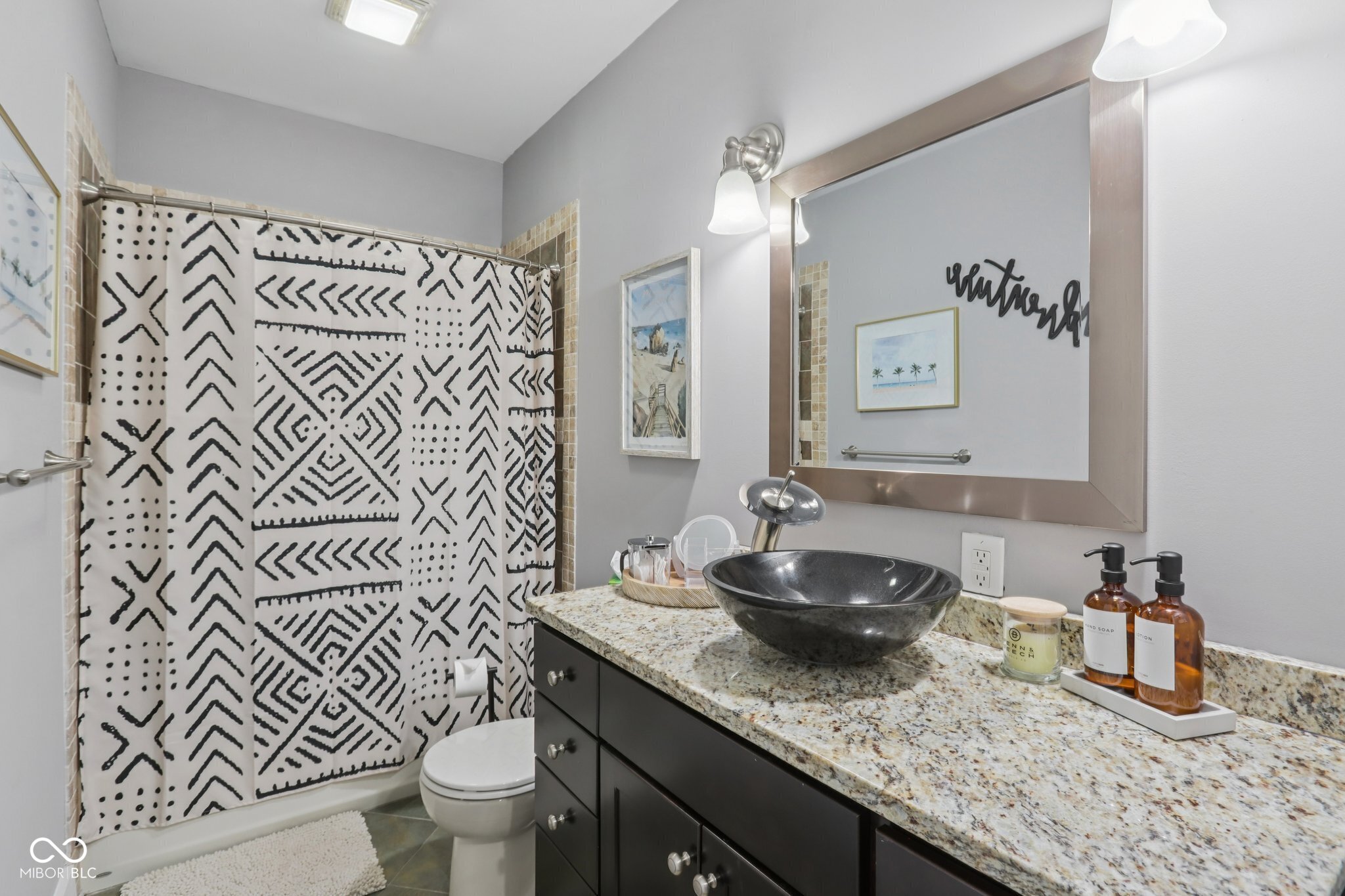 8418 N College Avenue