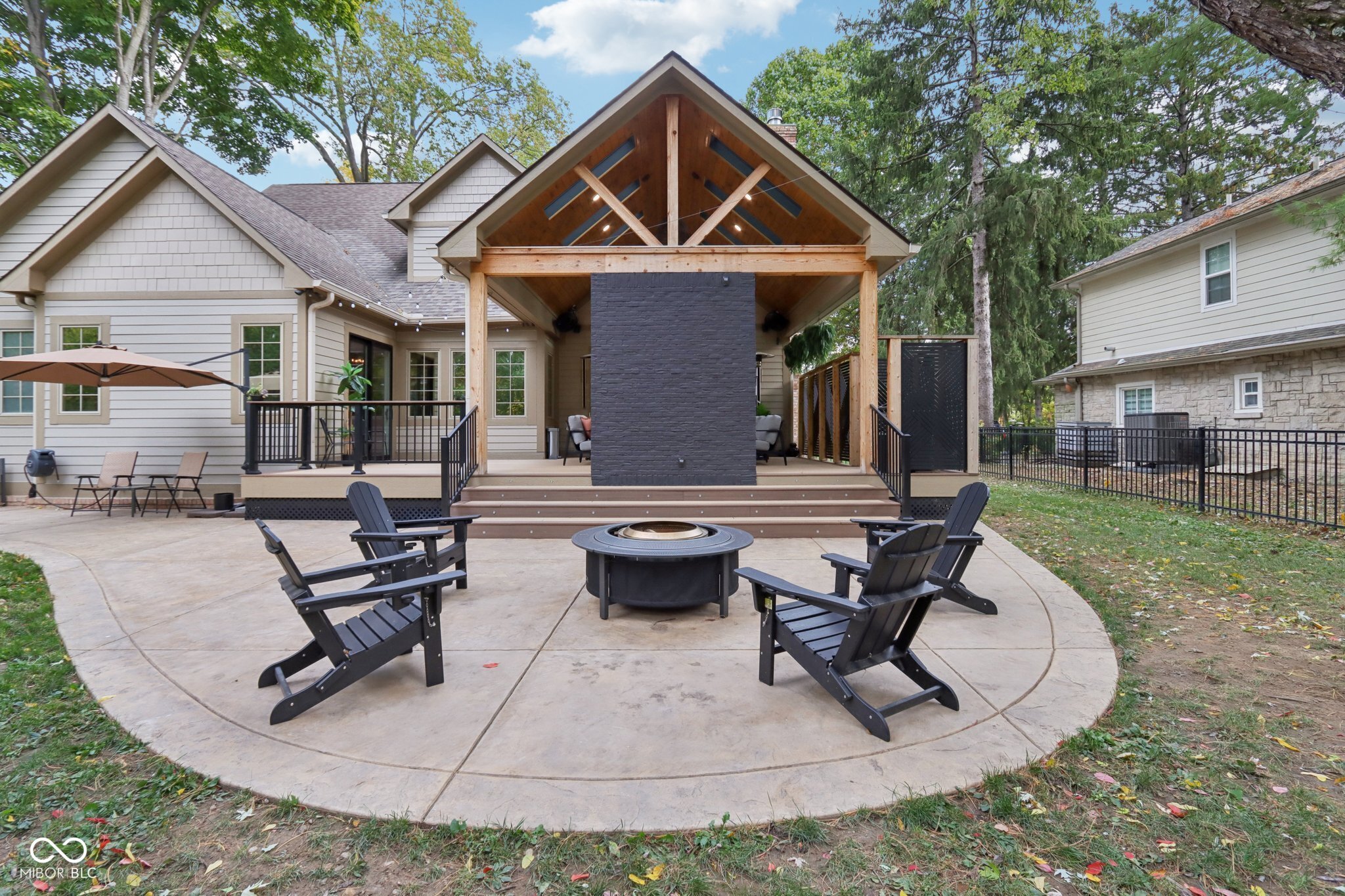 8418 N College Avenue