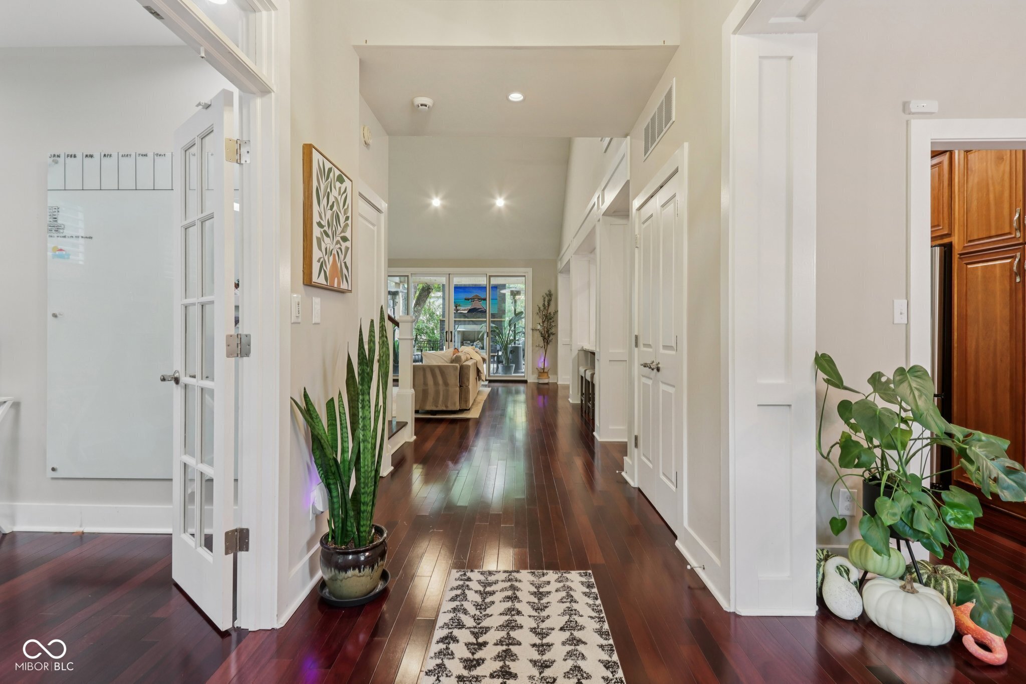 8418 N College Avenue