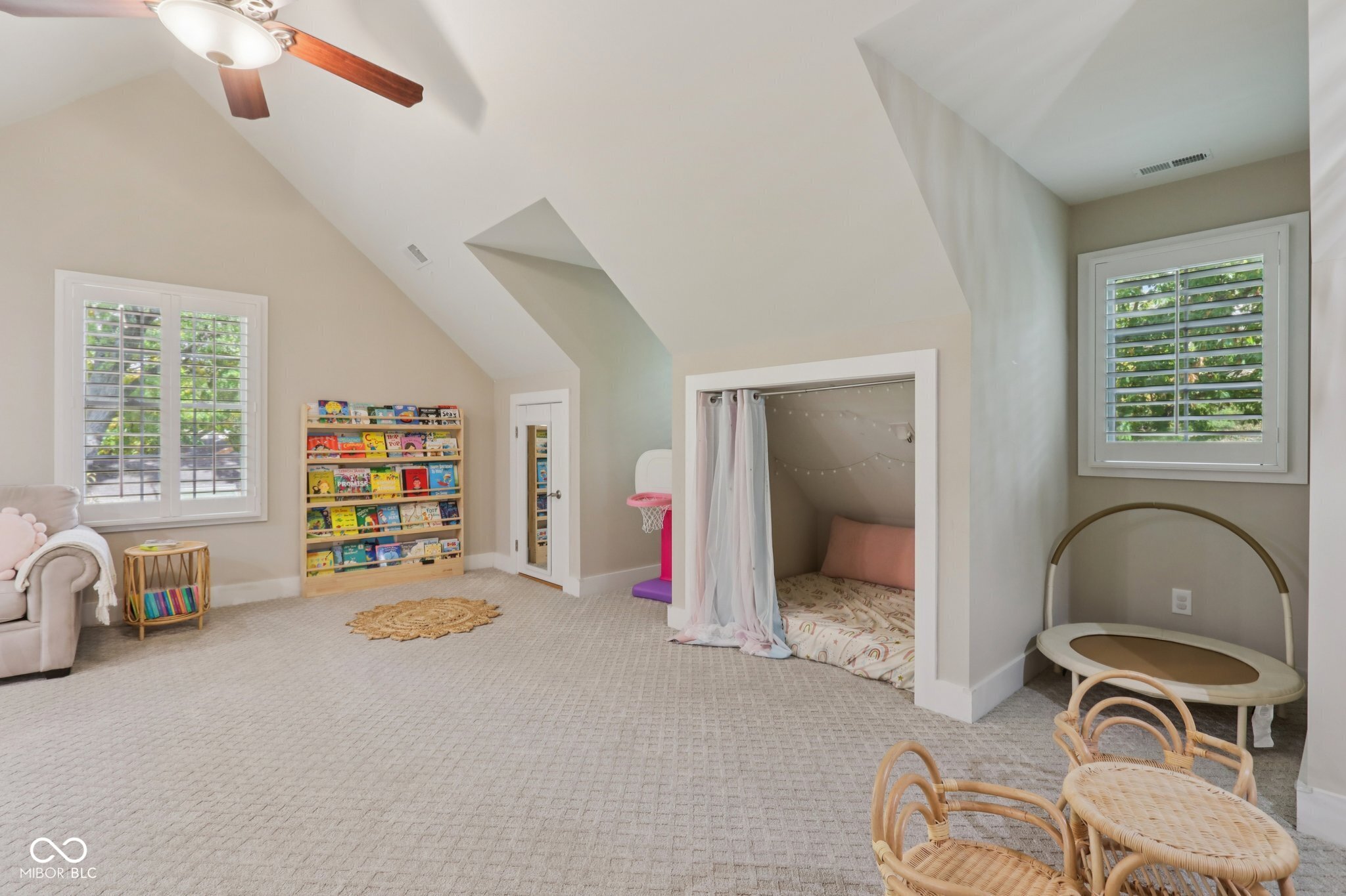 8418 N College Avenue