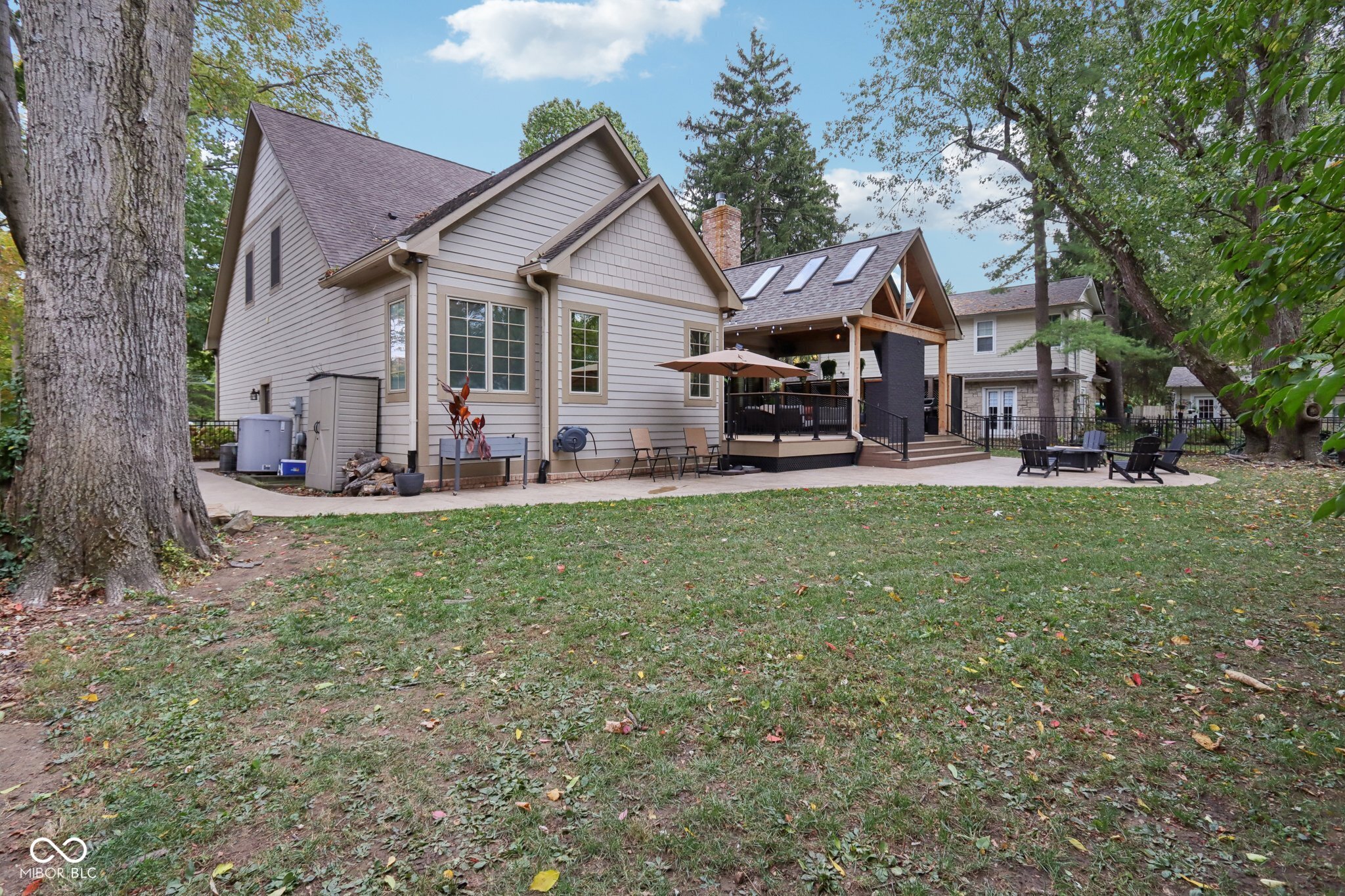 8418 N College Avenue