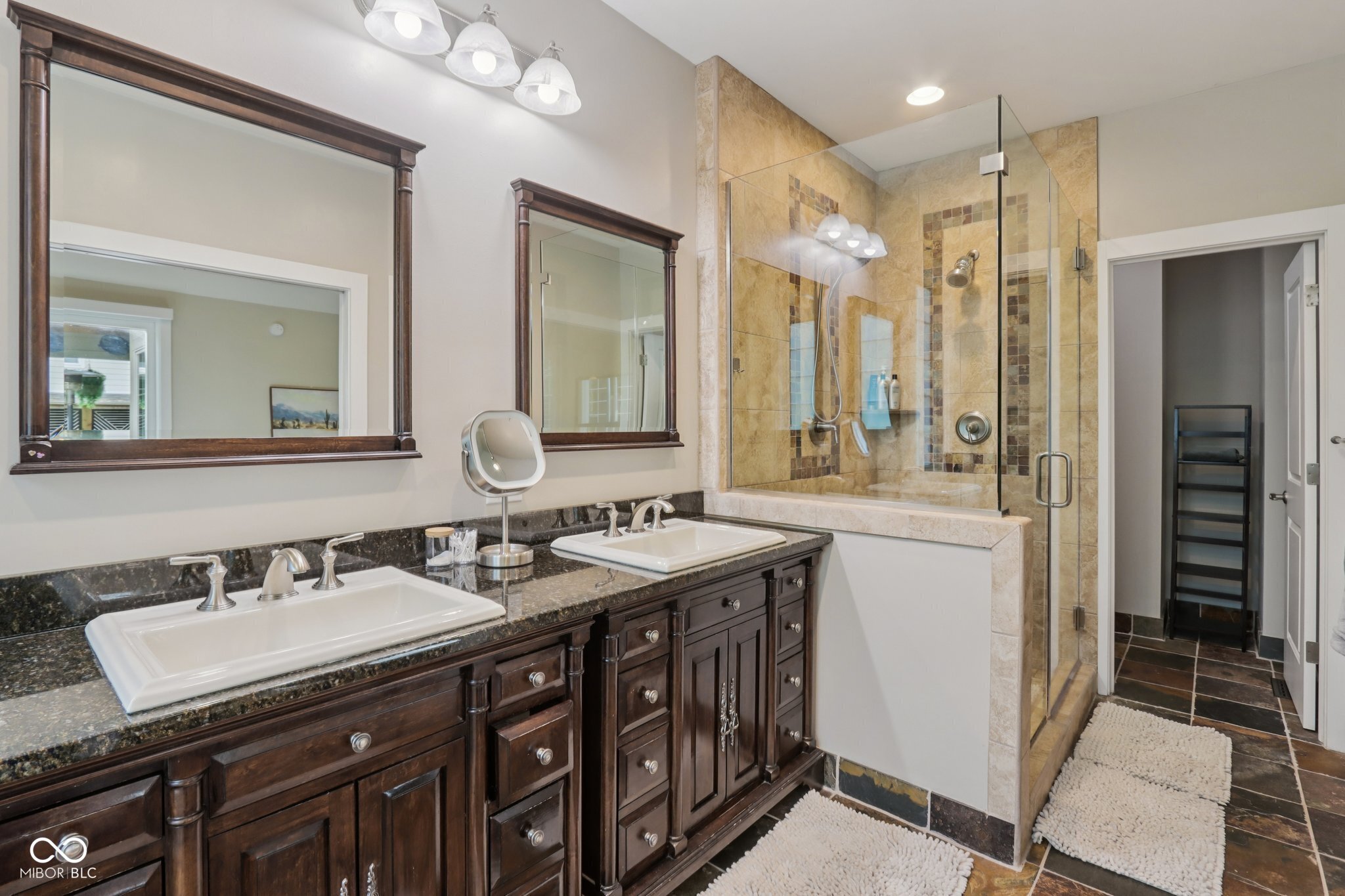 8418 N College Avenue