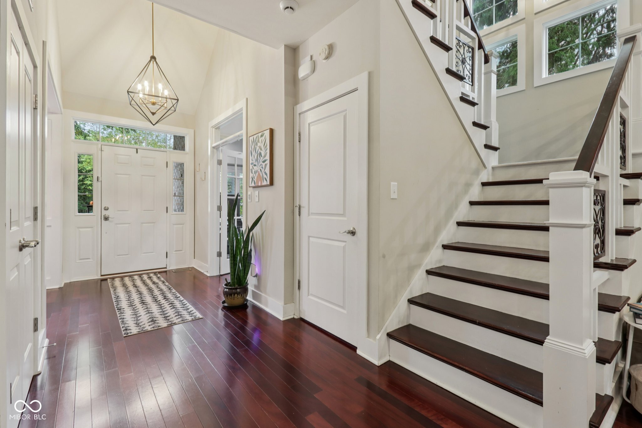 8418 N College Avenue