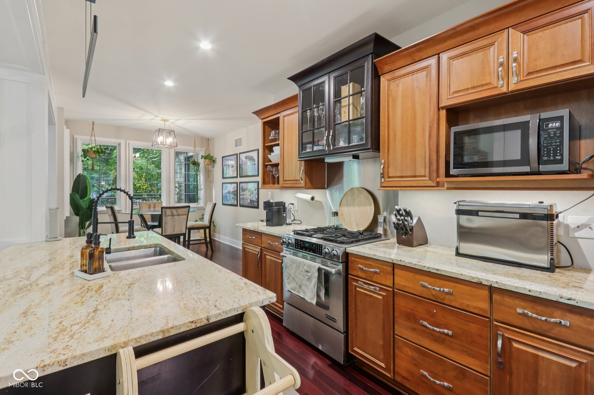 8418 N College Avenue