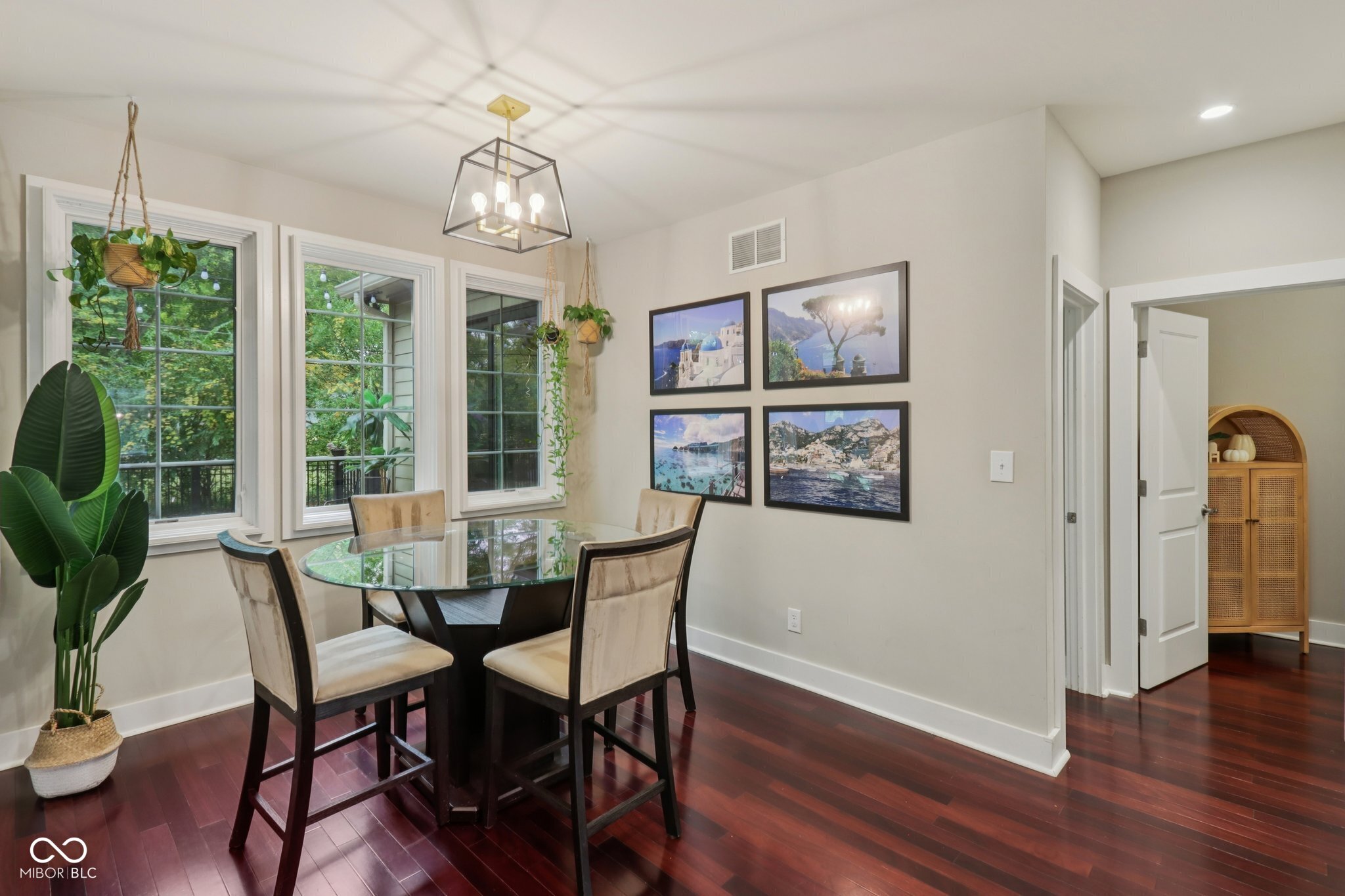 8418 N College Avenue