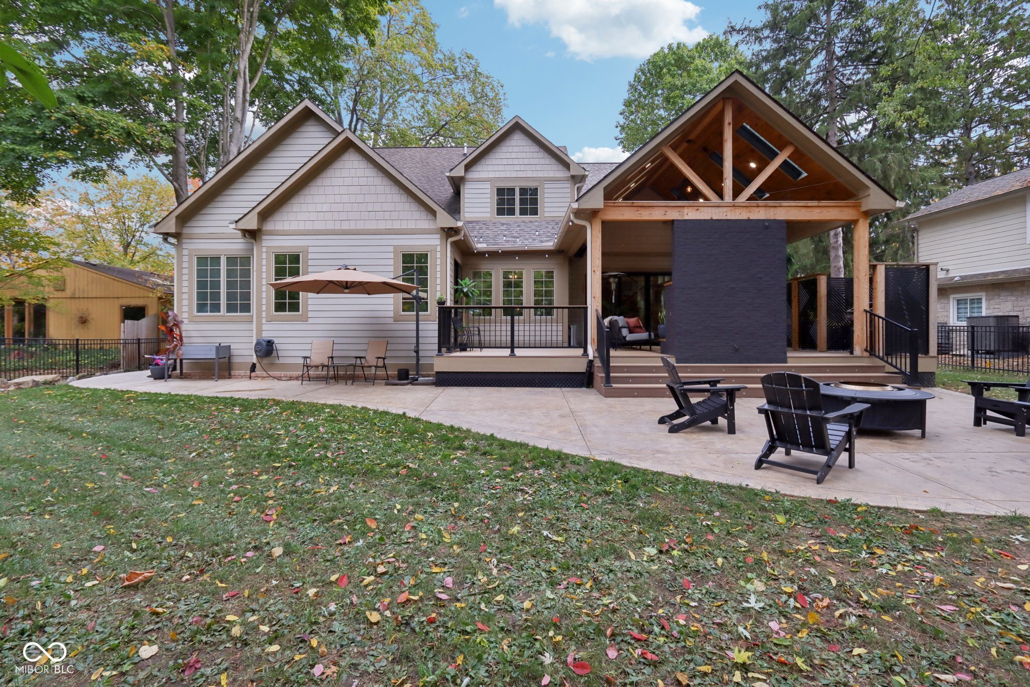 8418 N College Avenue