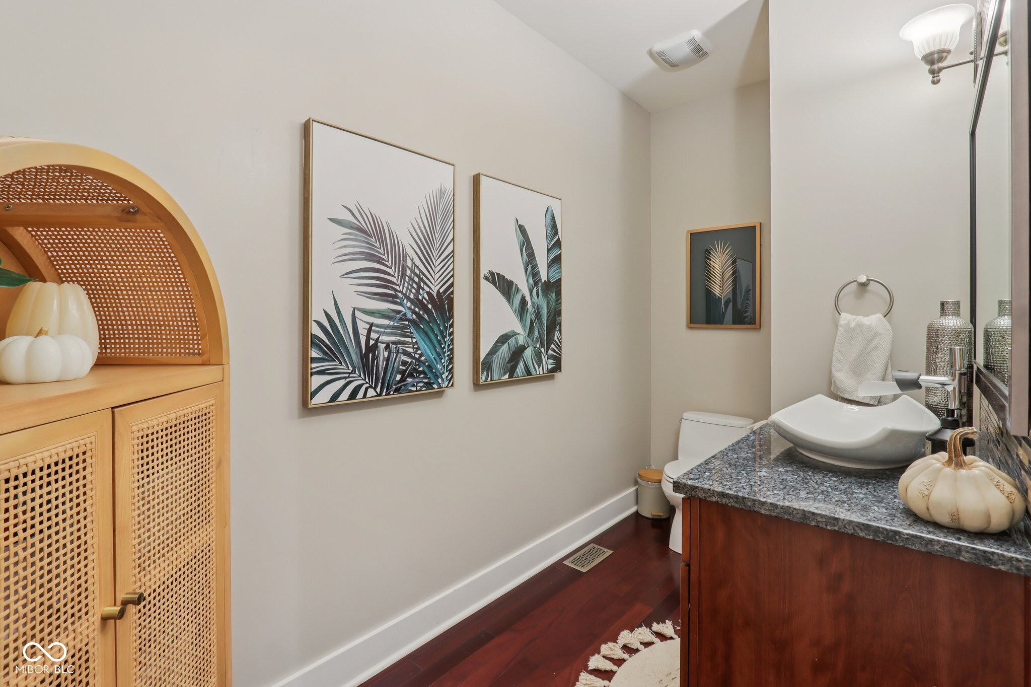 8418 N College Avenue