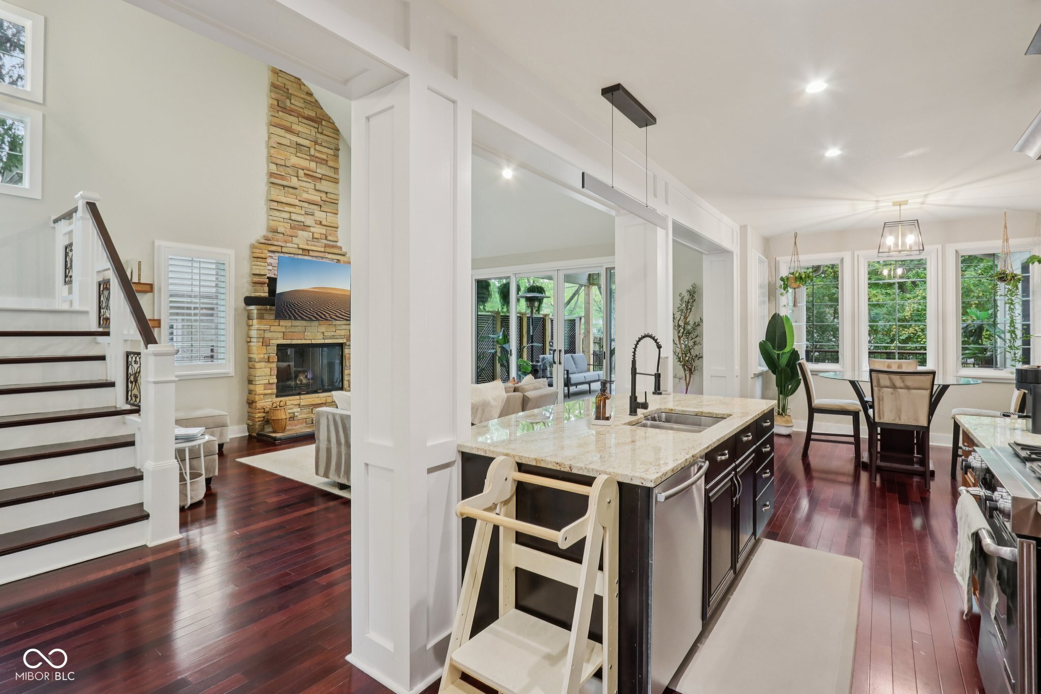 8418 N College Avenue