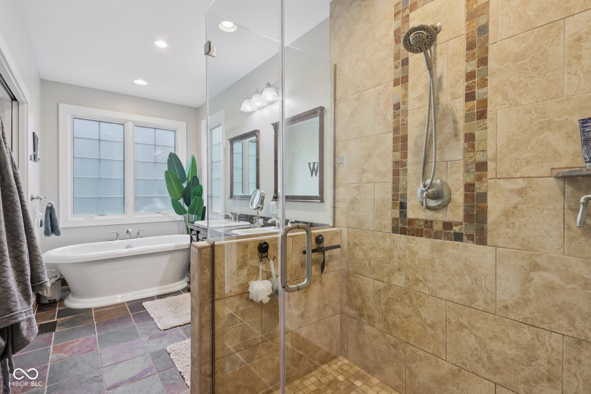 8418 N College Avenue