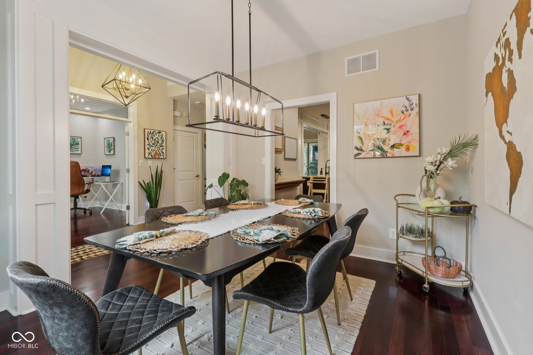 8418 N College Avenue